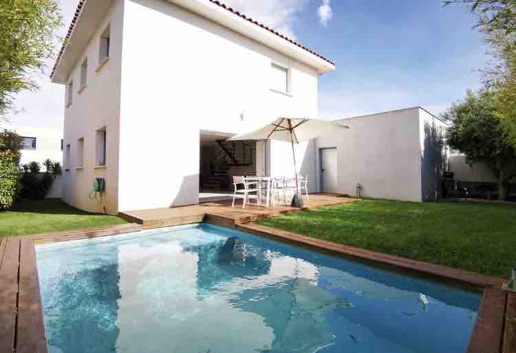 Beautiful villa with swimming pool