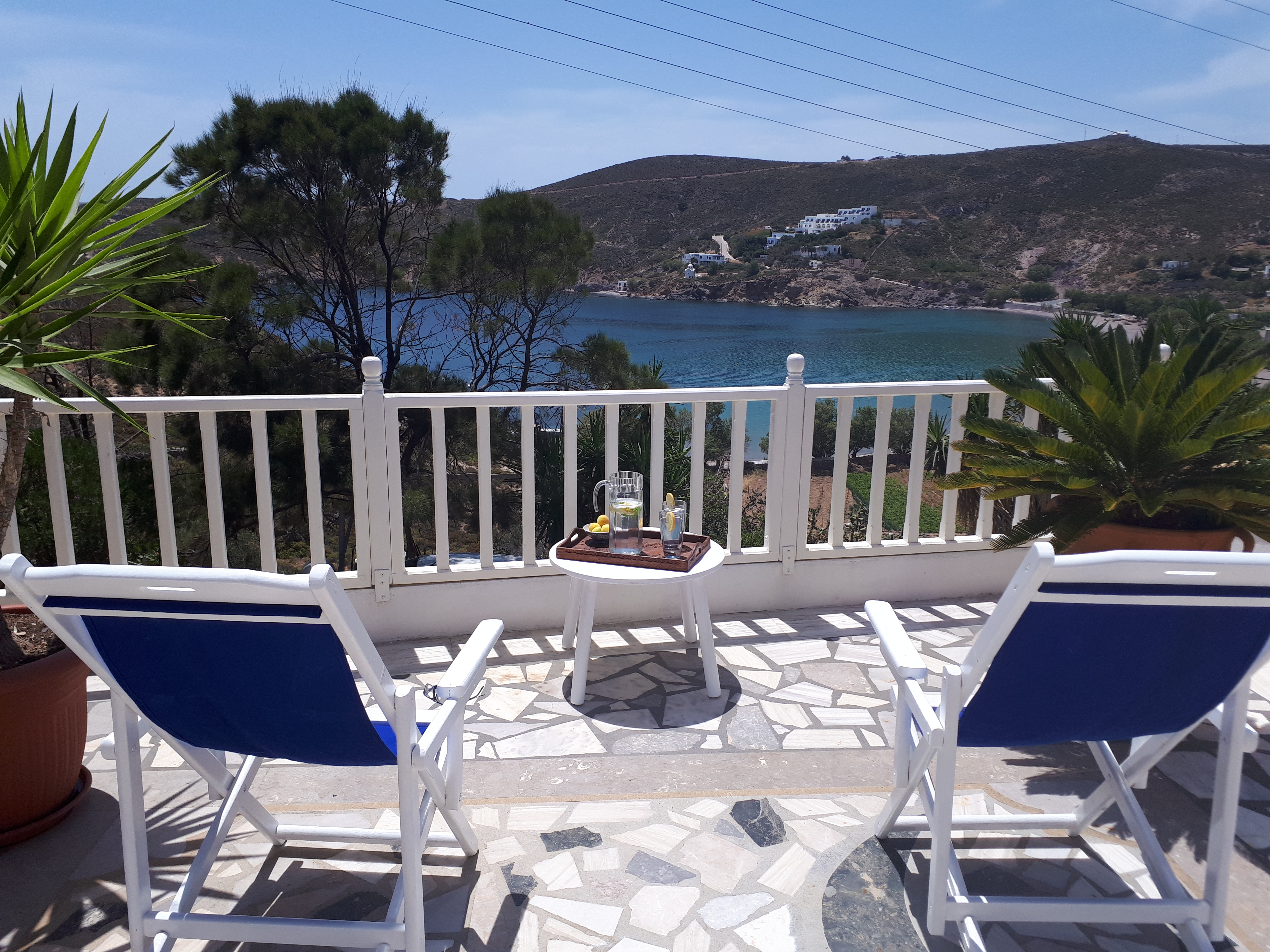 'Hlia's house near   the sea