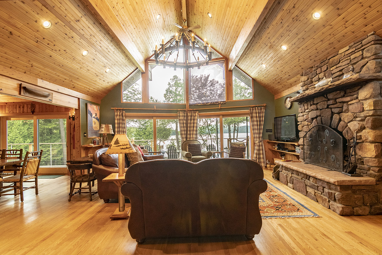 Alpenglow Lakeside Lodge on Lower Saranac Houses for Rent in Saranac