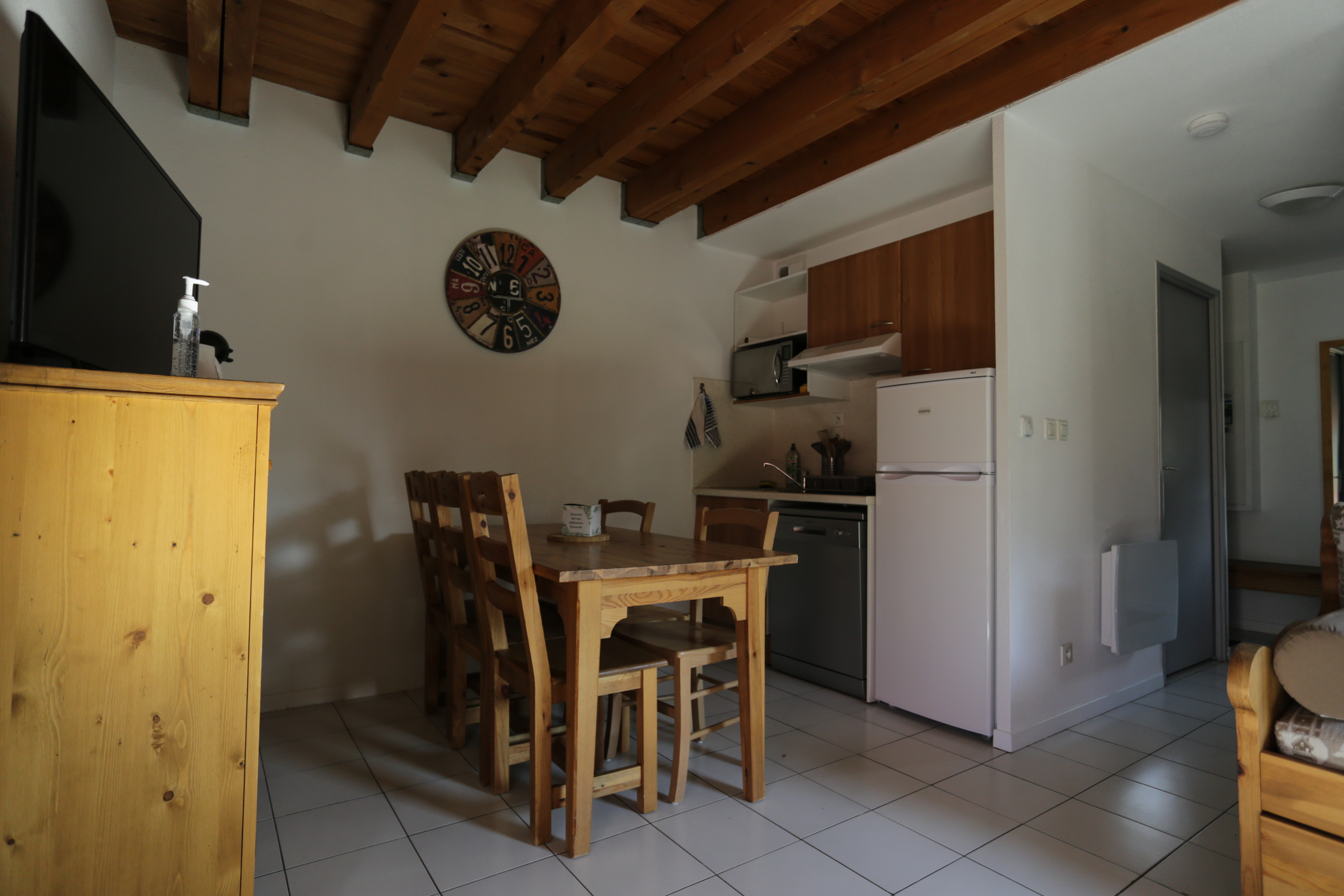 Sleeps 6 apartment with summer pool