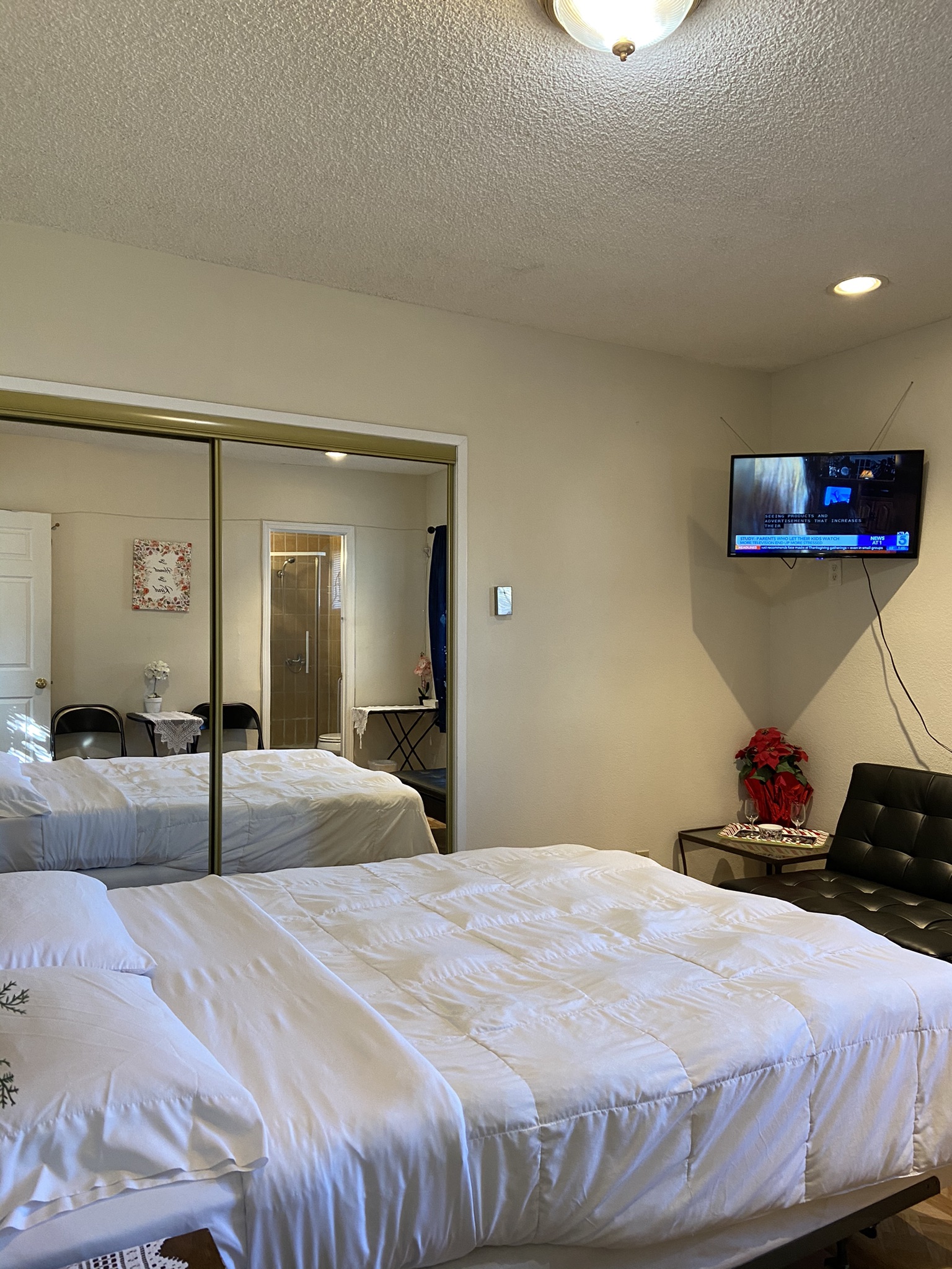 Cozy private bed/bath and access
