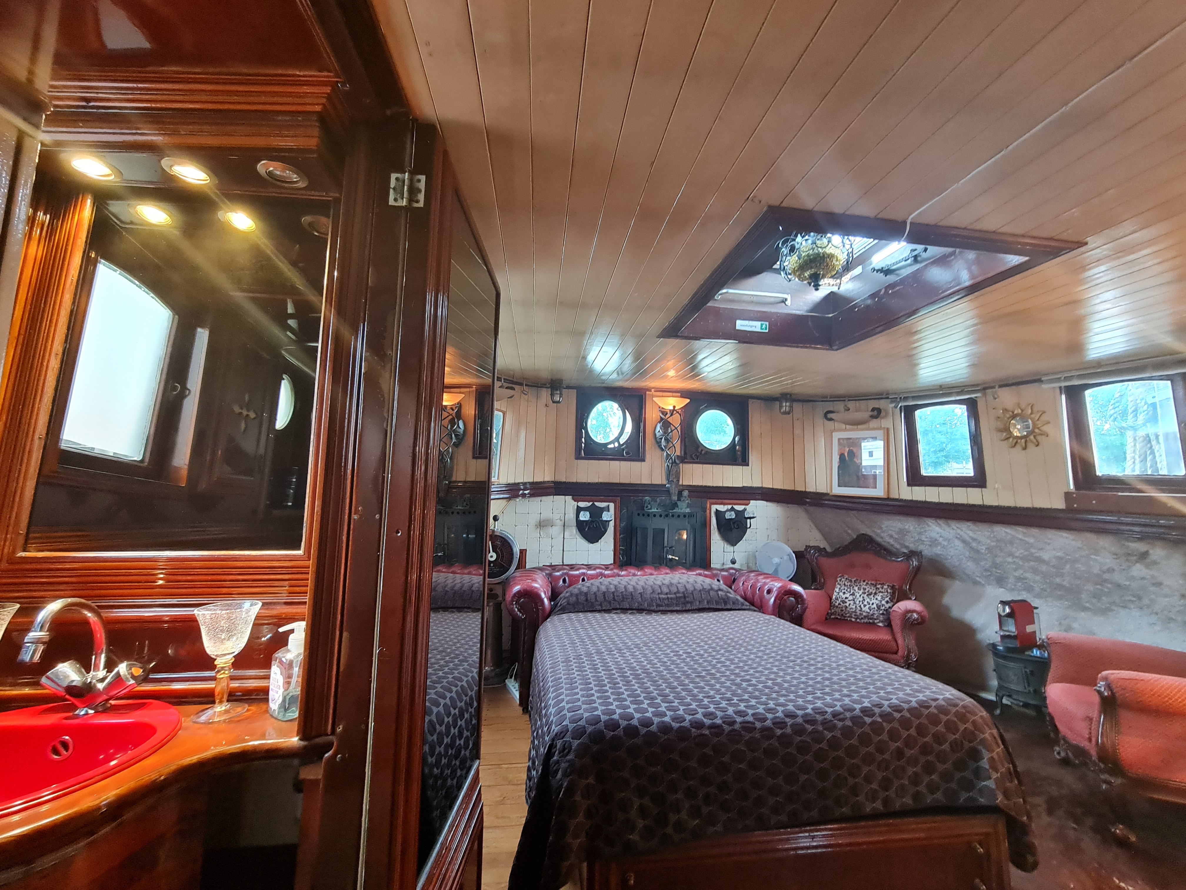 Comfortable romantic boat 1892 top! — Rotterdam stay