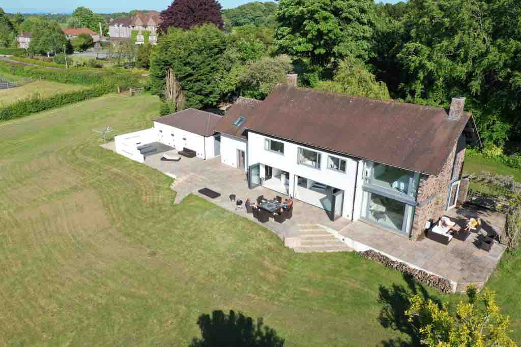 Grangewood Ho, substantial house in exclusive area Houses for Rent in