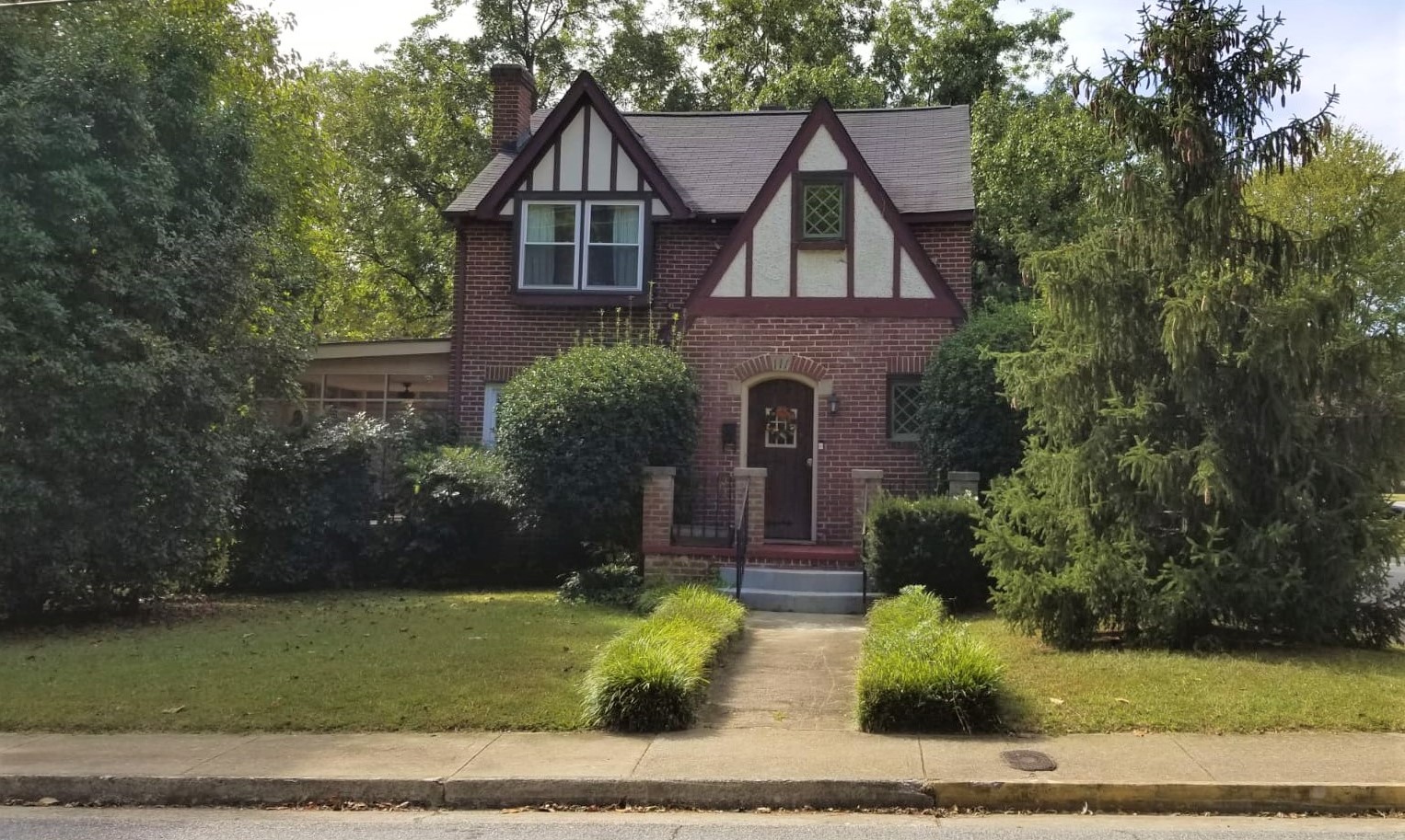 The Guest Room Historic Tudor Home near 58 & I95 Houses for Rent in