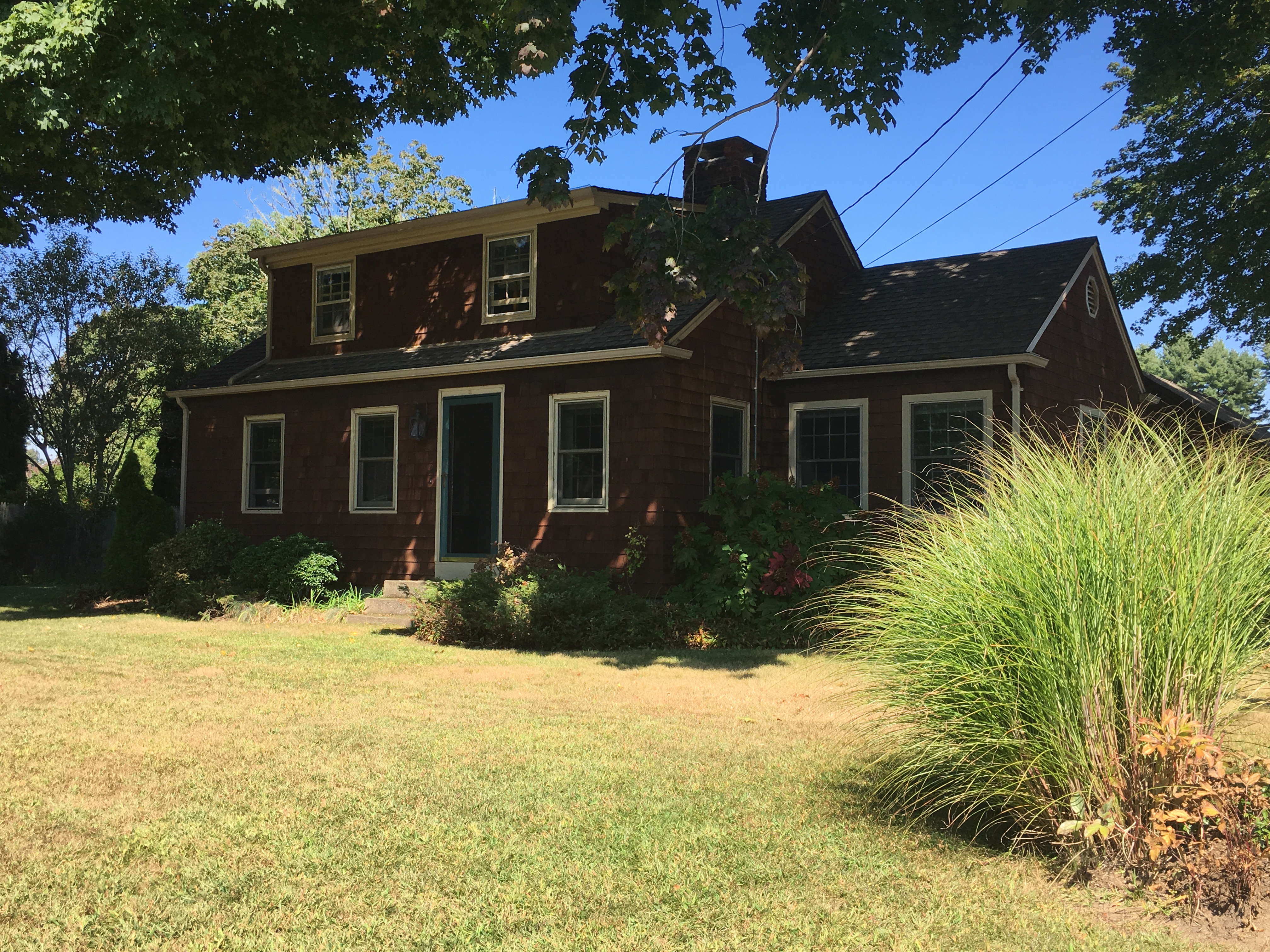Quiet Neighborhood, 3 bedrooms. Walk to Mystic