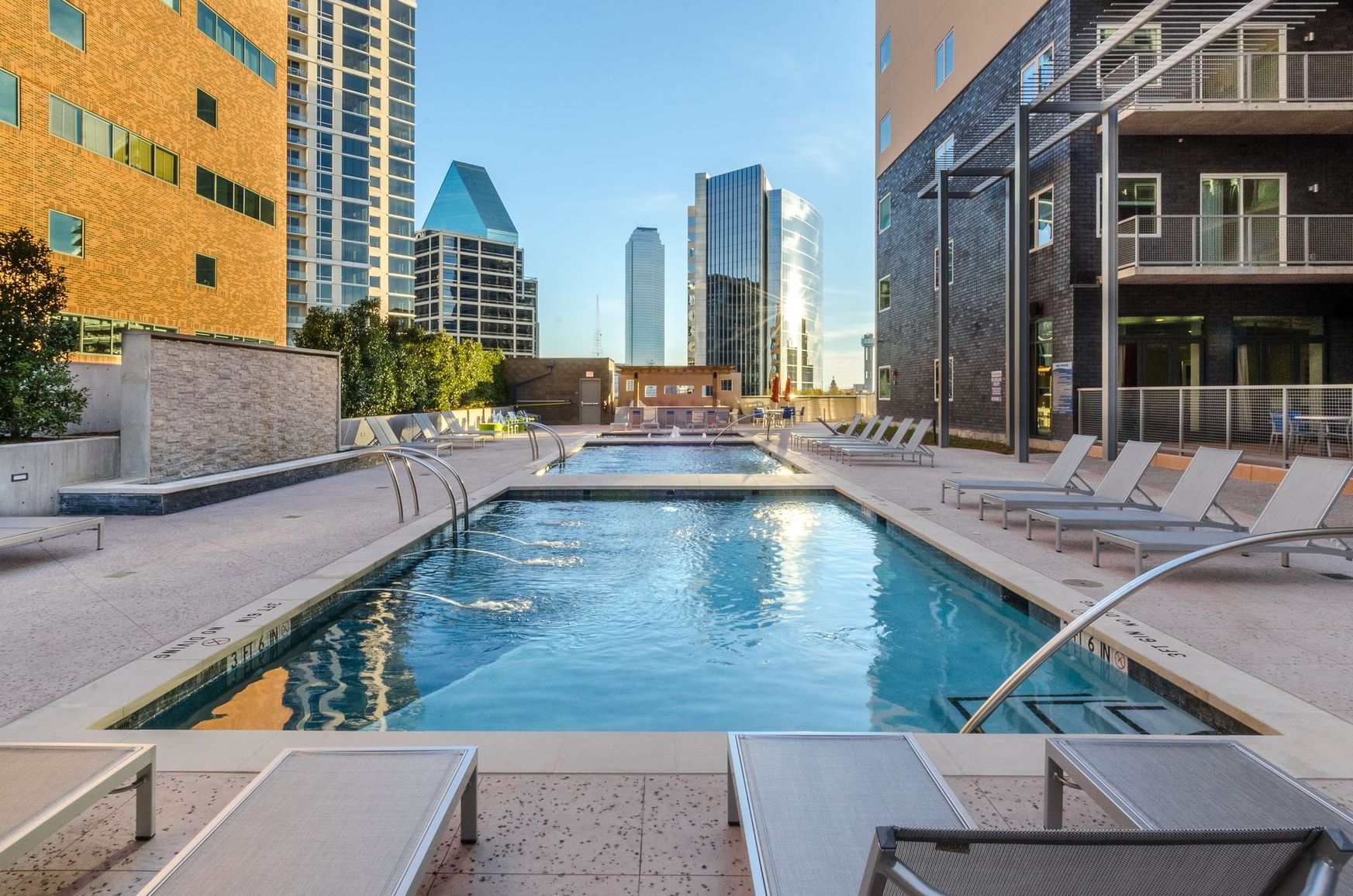 Apartments For In Dallas Texas, King Bed Dallas