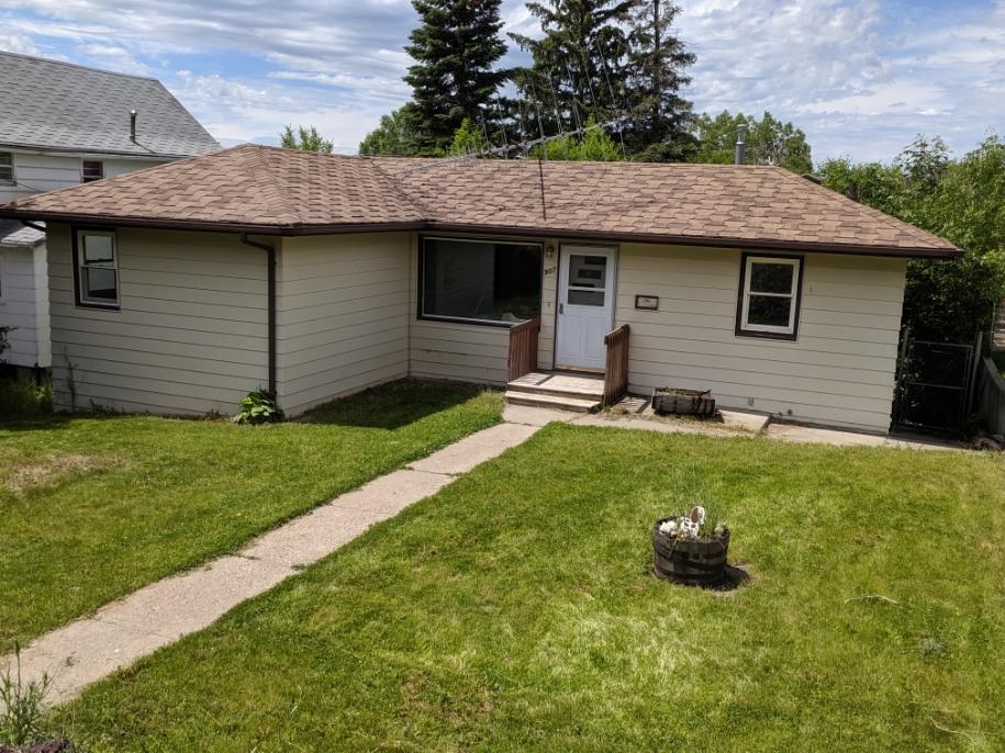 Updated 2 bedroom home tucked into NW Mandan Houses for Rent in