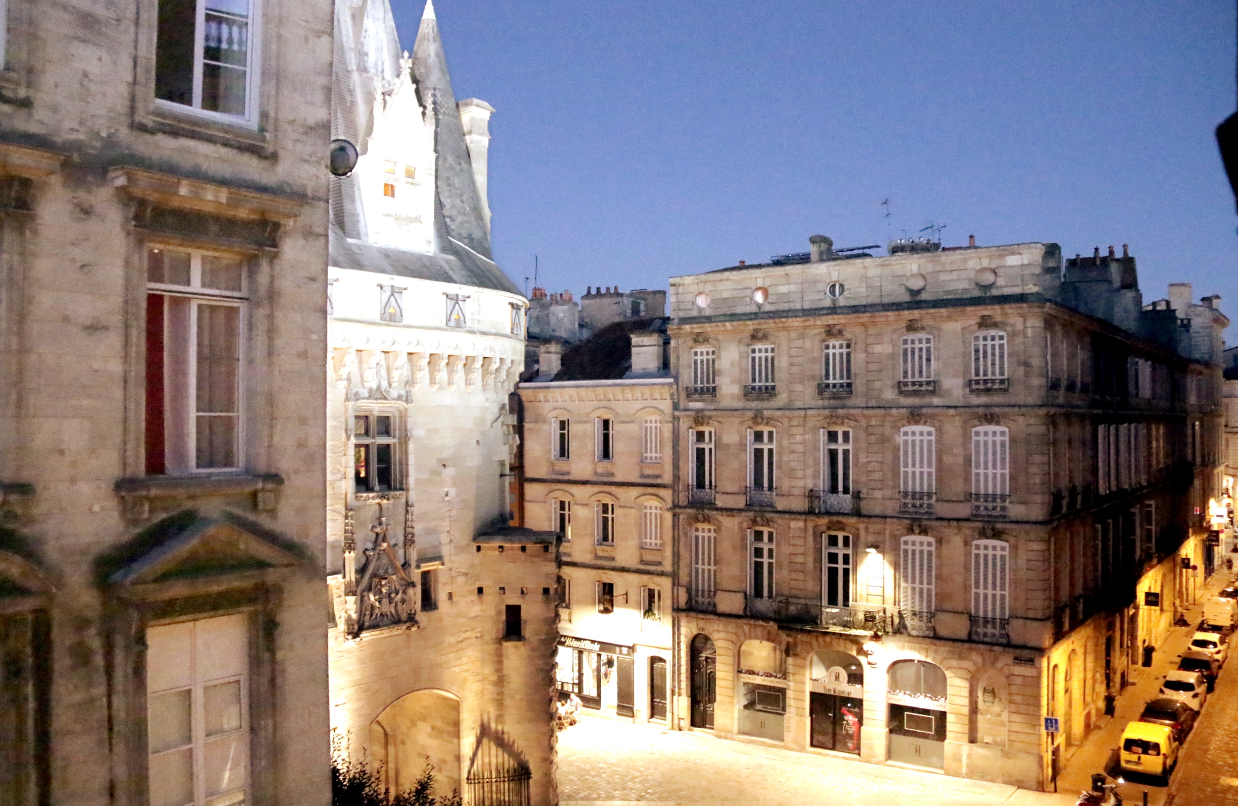 Fairytale View · Historic Centre · 2BR + Elevator in Centre ville (Bordeaux), Bordeaux