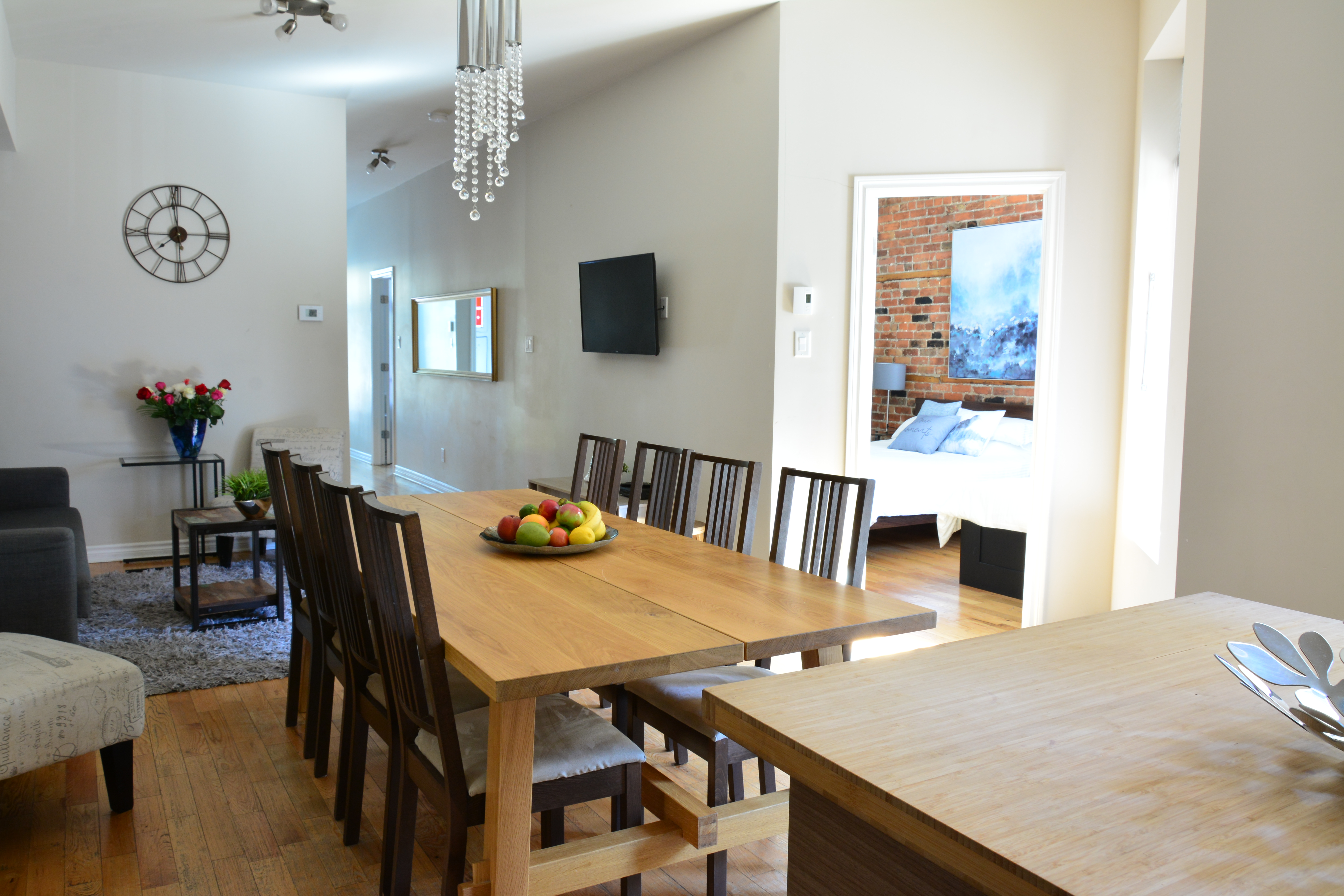 Top Location - 3 Full Bathrooms - 7 beds - Terrace