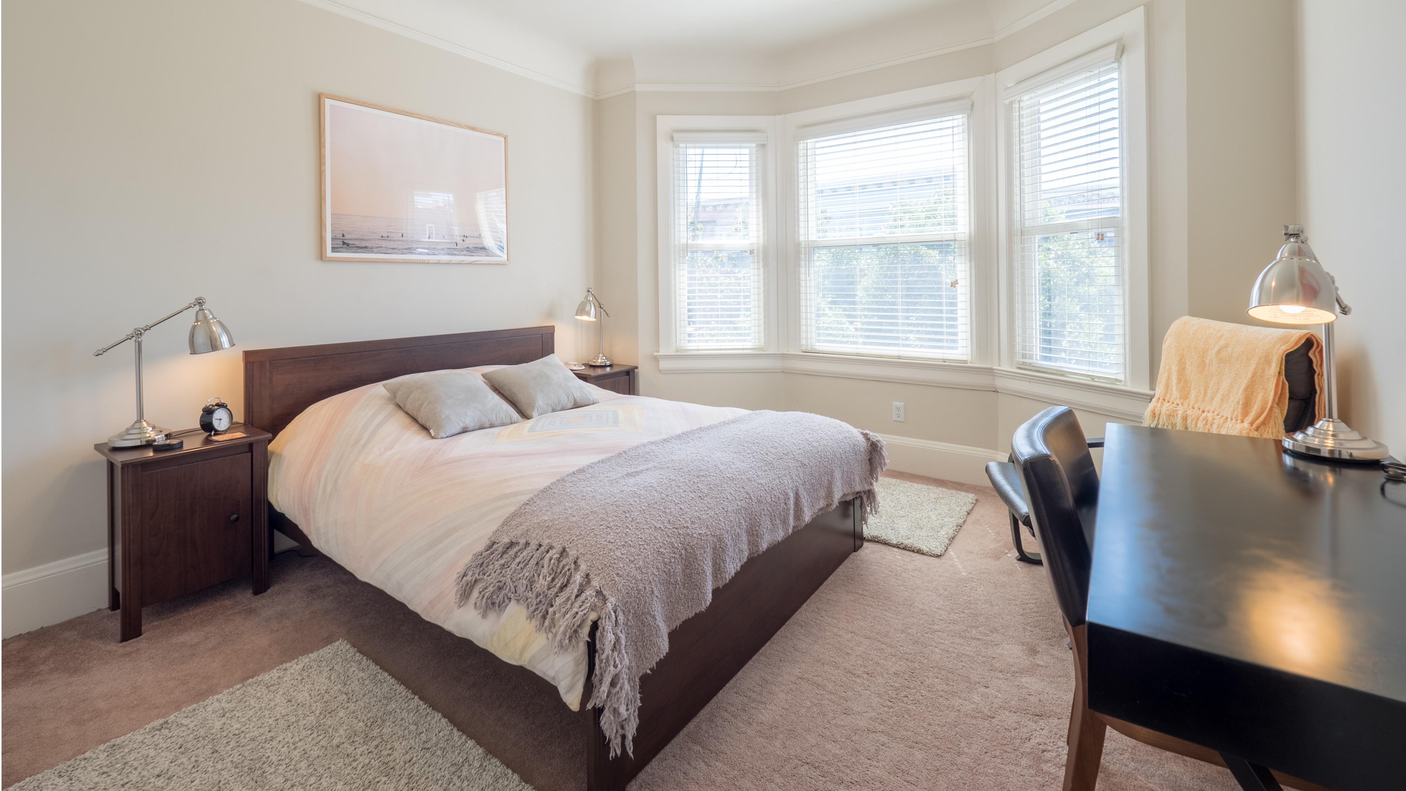 Sunny Victorian room, near BART station!