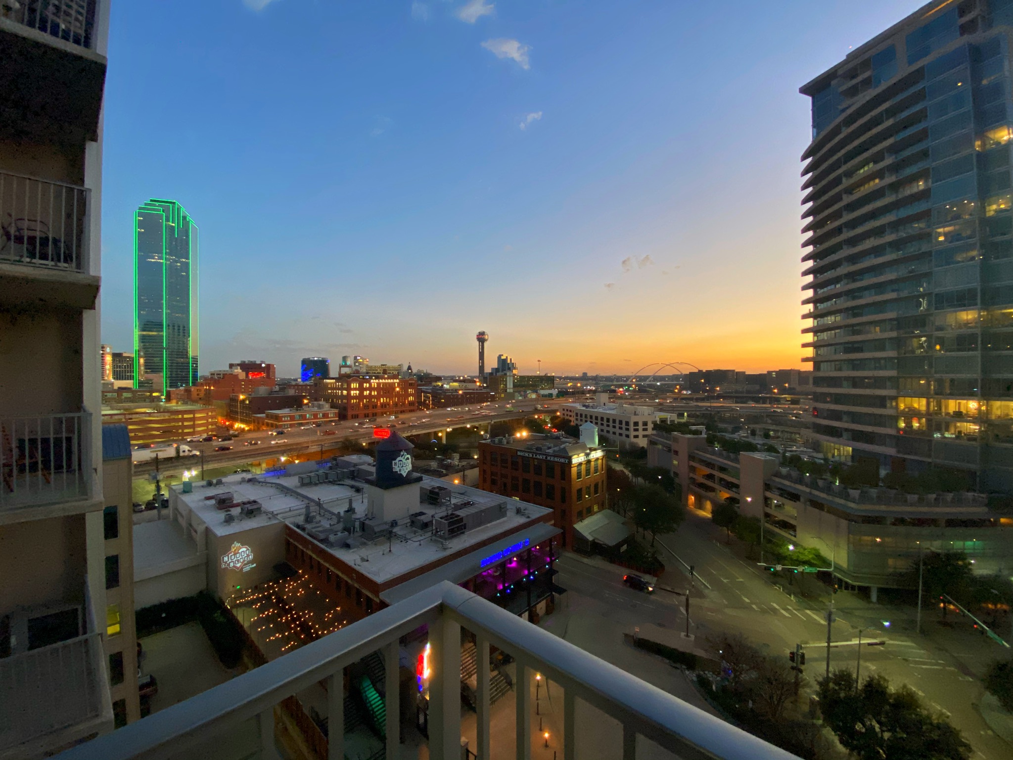Luxury HighRise Apartments for Rent in Dallas, Texas, United States
