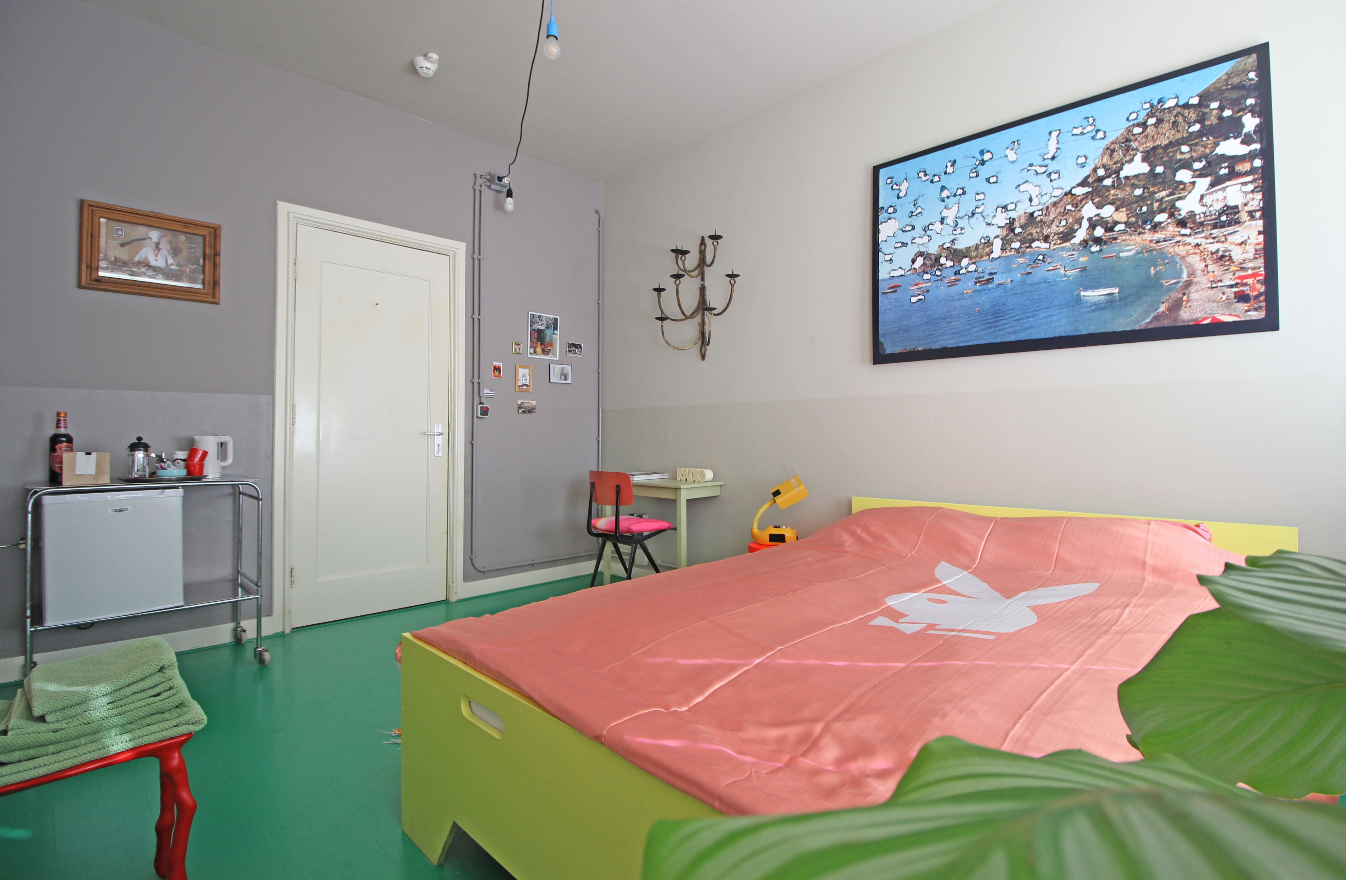 Green room in former bank, walking distance CS — Amsterdam stay