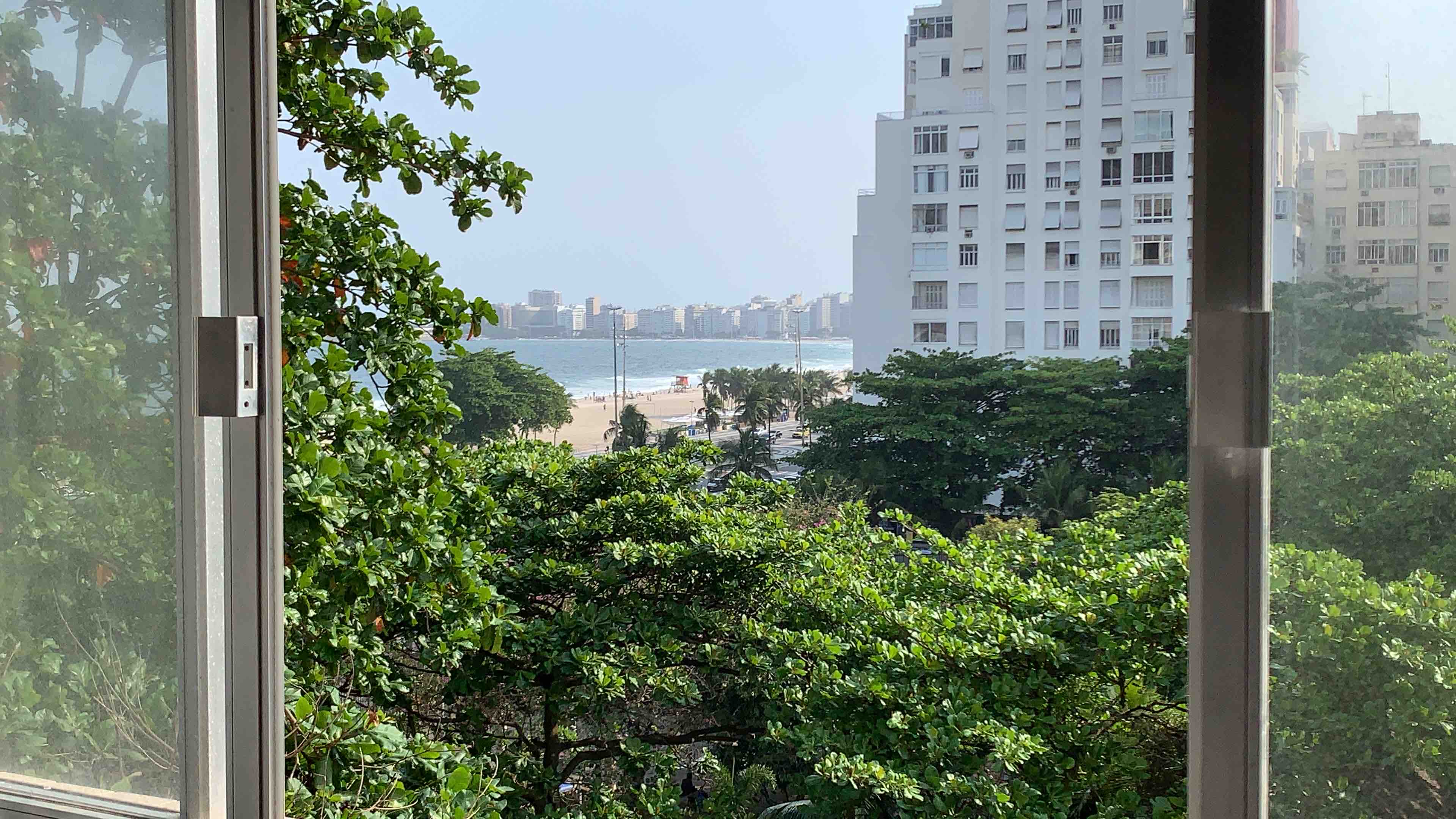 Fenster mit Meerblick und viel Grün 3 Minuten Strand