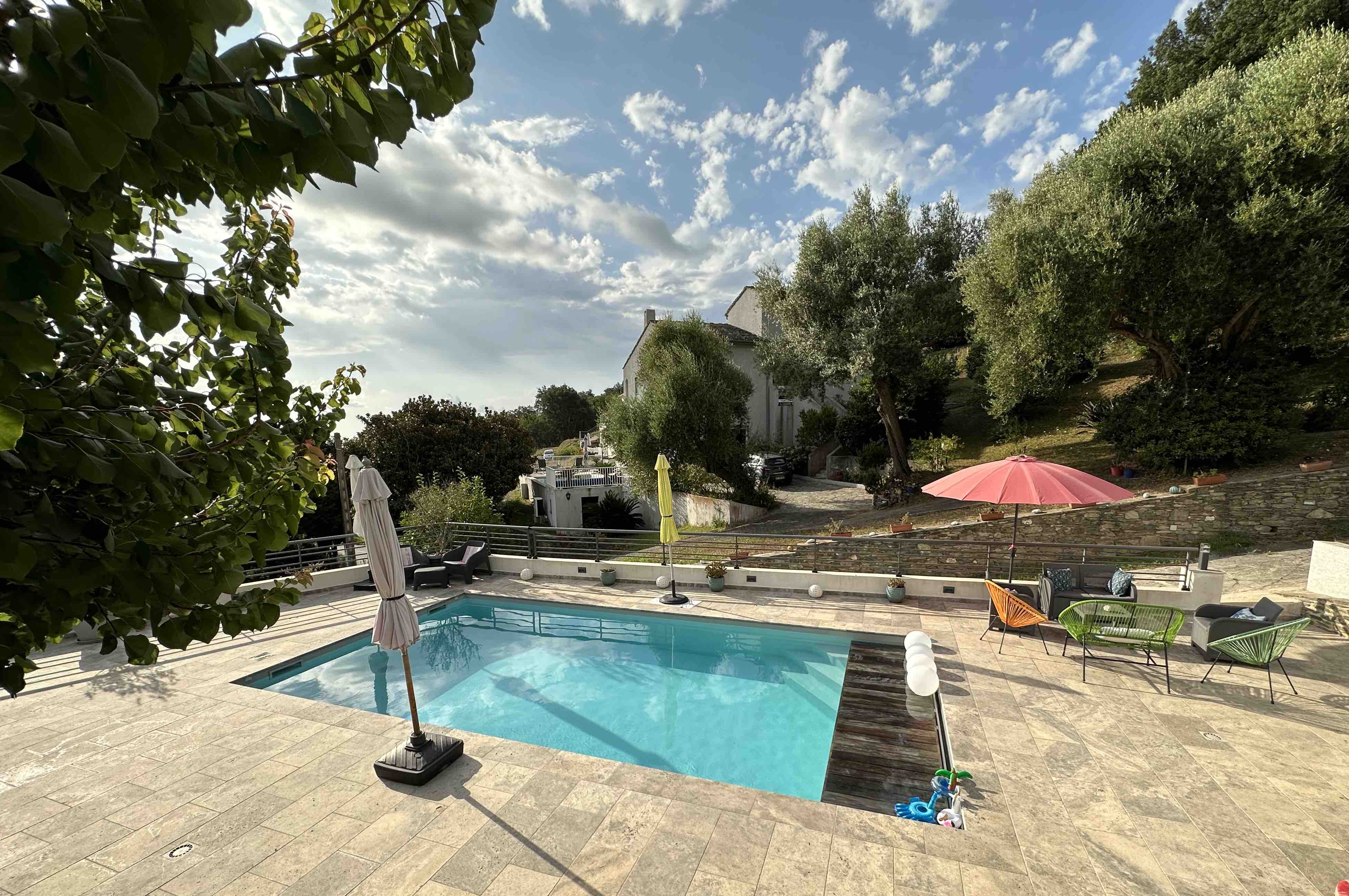 T 2 Air-conditioned, Sea view, Pool access