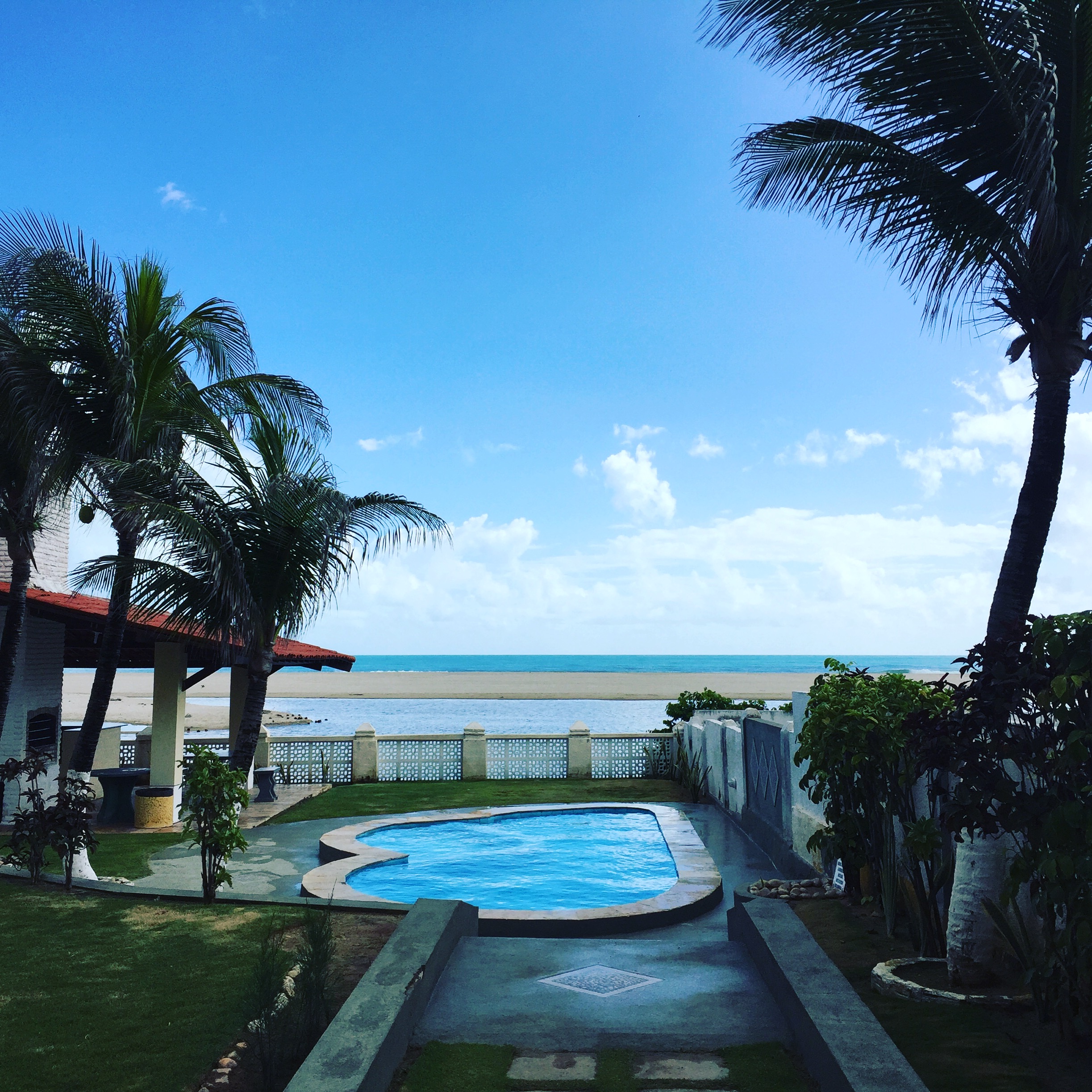 Bela casa na Praia do Presídio, em frente ao mar  Casas para Alugar em