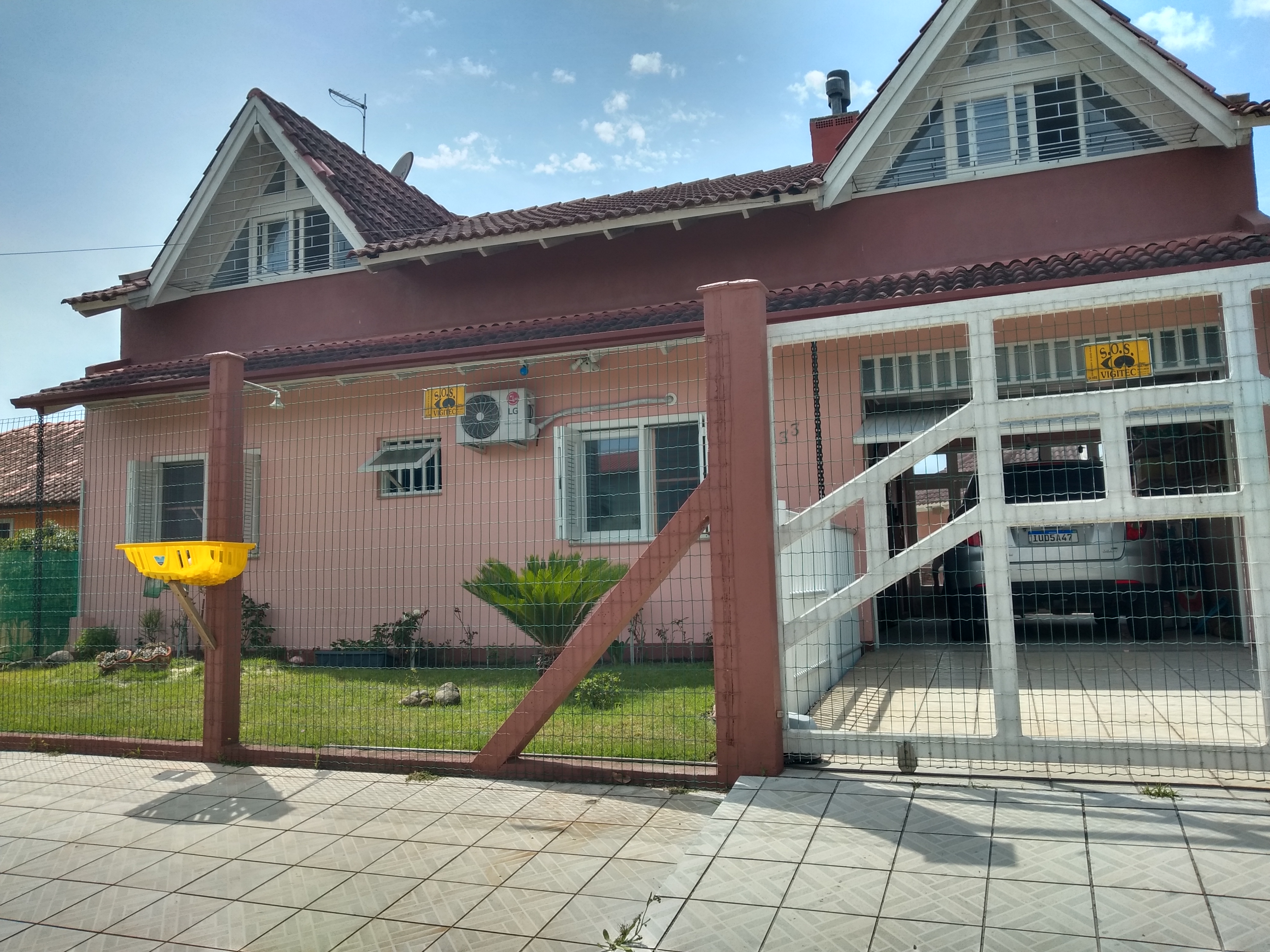 Sobrado with pool and kiosk
