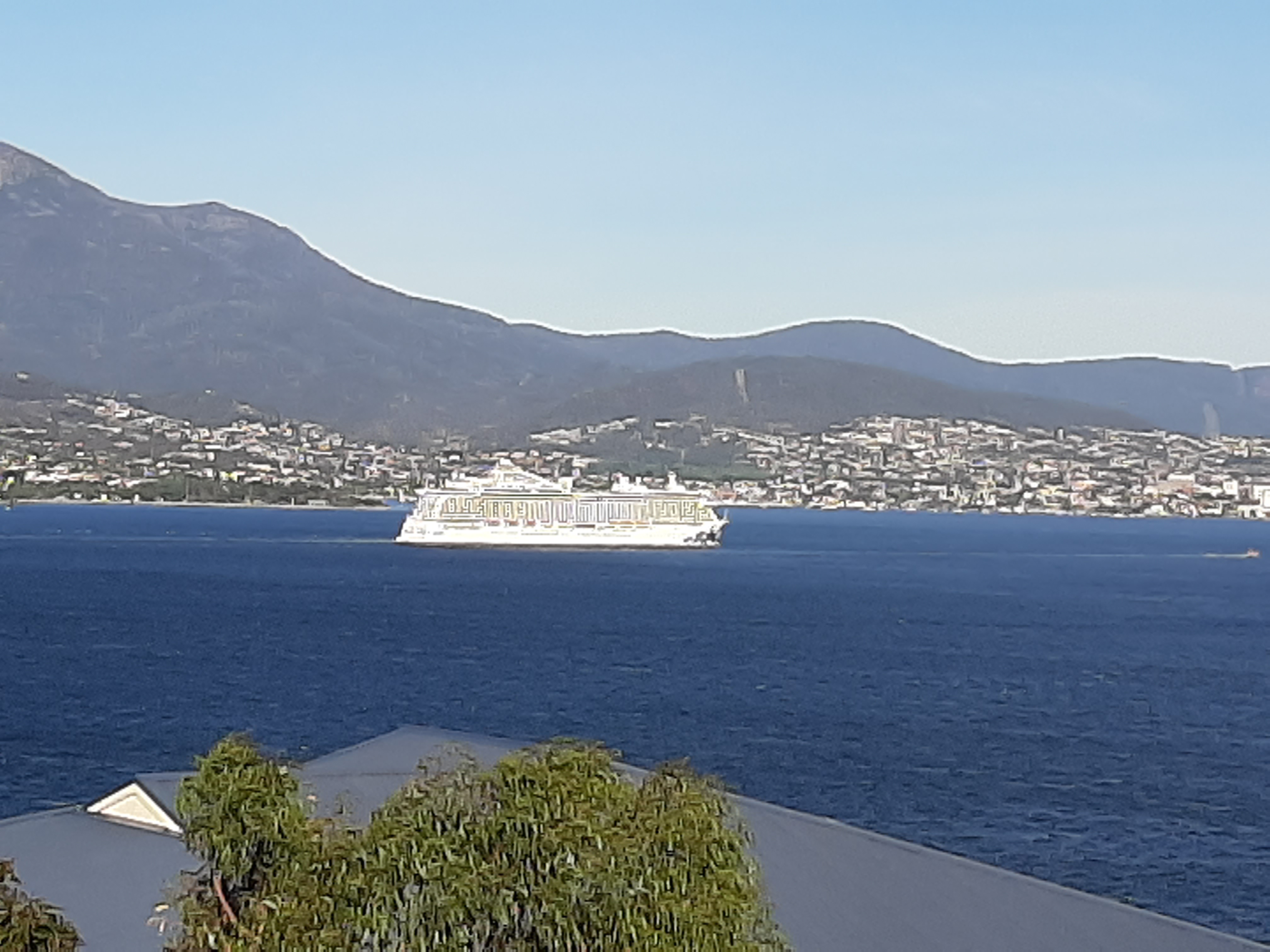 "VIEW FROM THE TOP" Hobart Eastern Shore Bed and breakfasts for