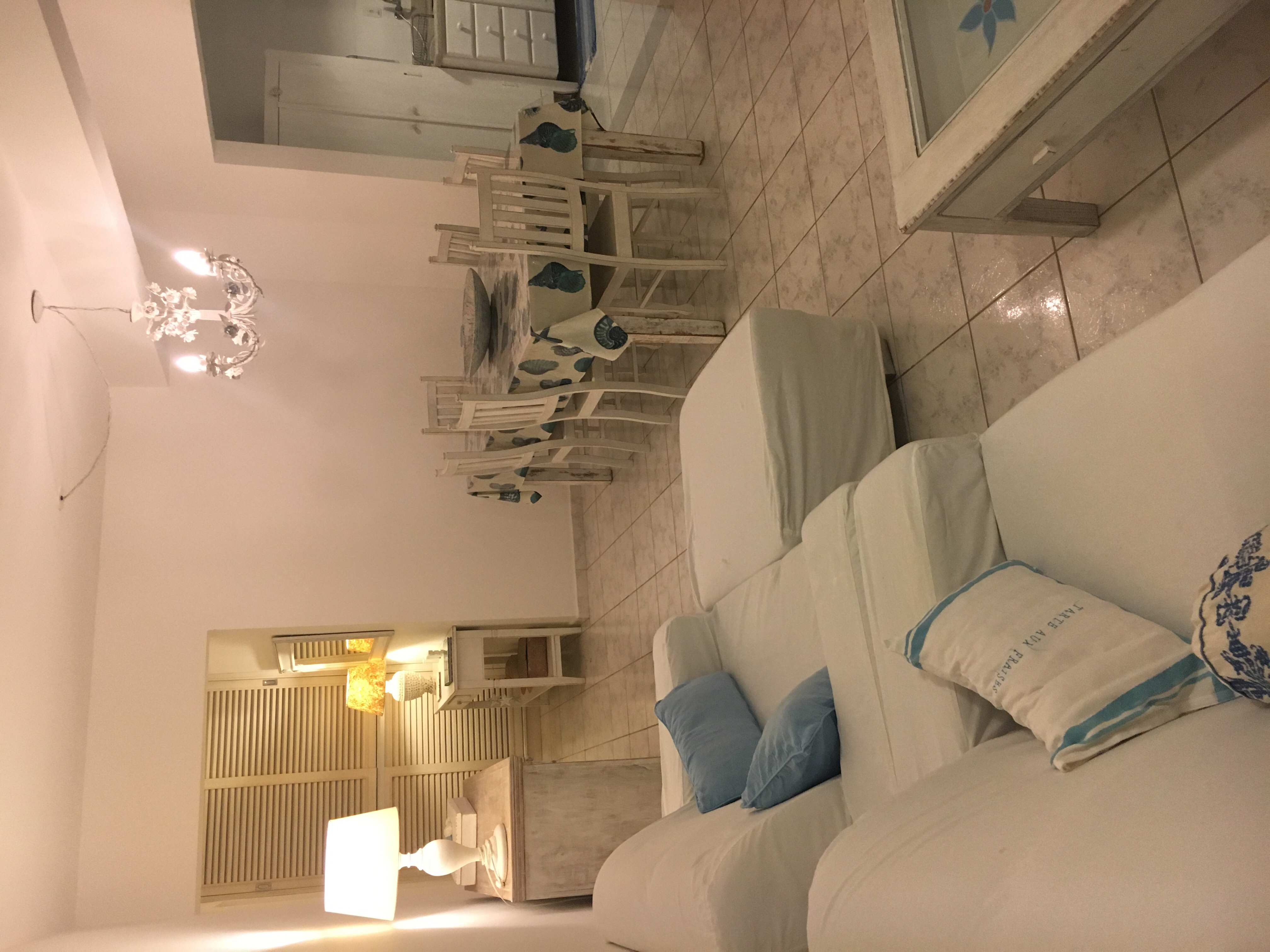 Wide apt with charm,  garage, elevator and WiFi