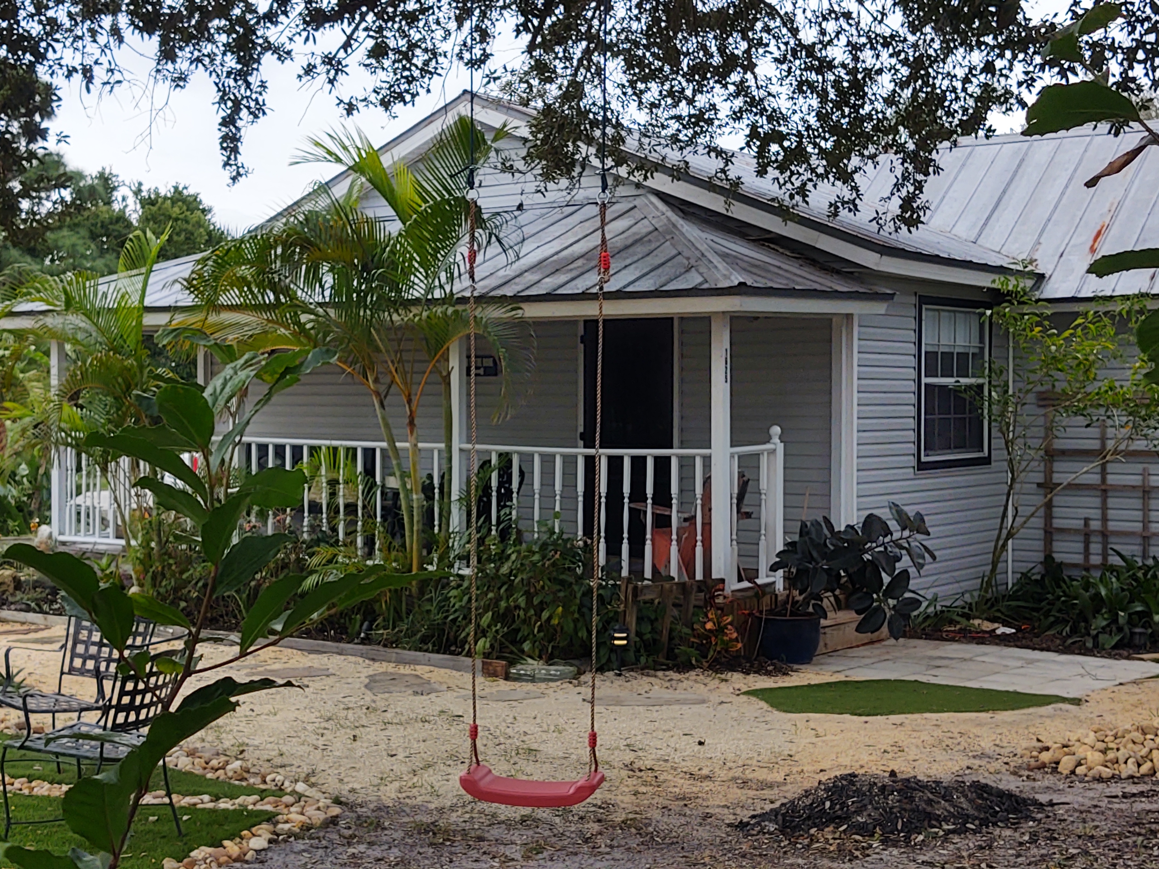 Charming Florida Cottage.  2 BR & bonus office.