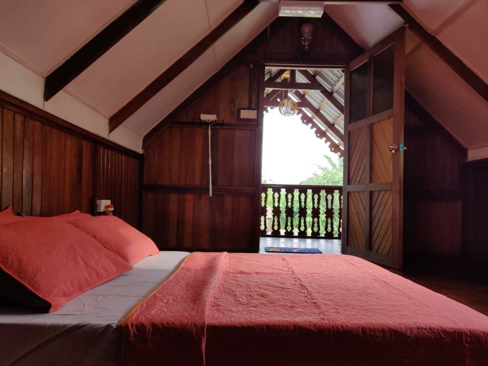 Teratak Sarah - Chalets for Rent in Telok Panglima Garang 