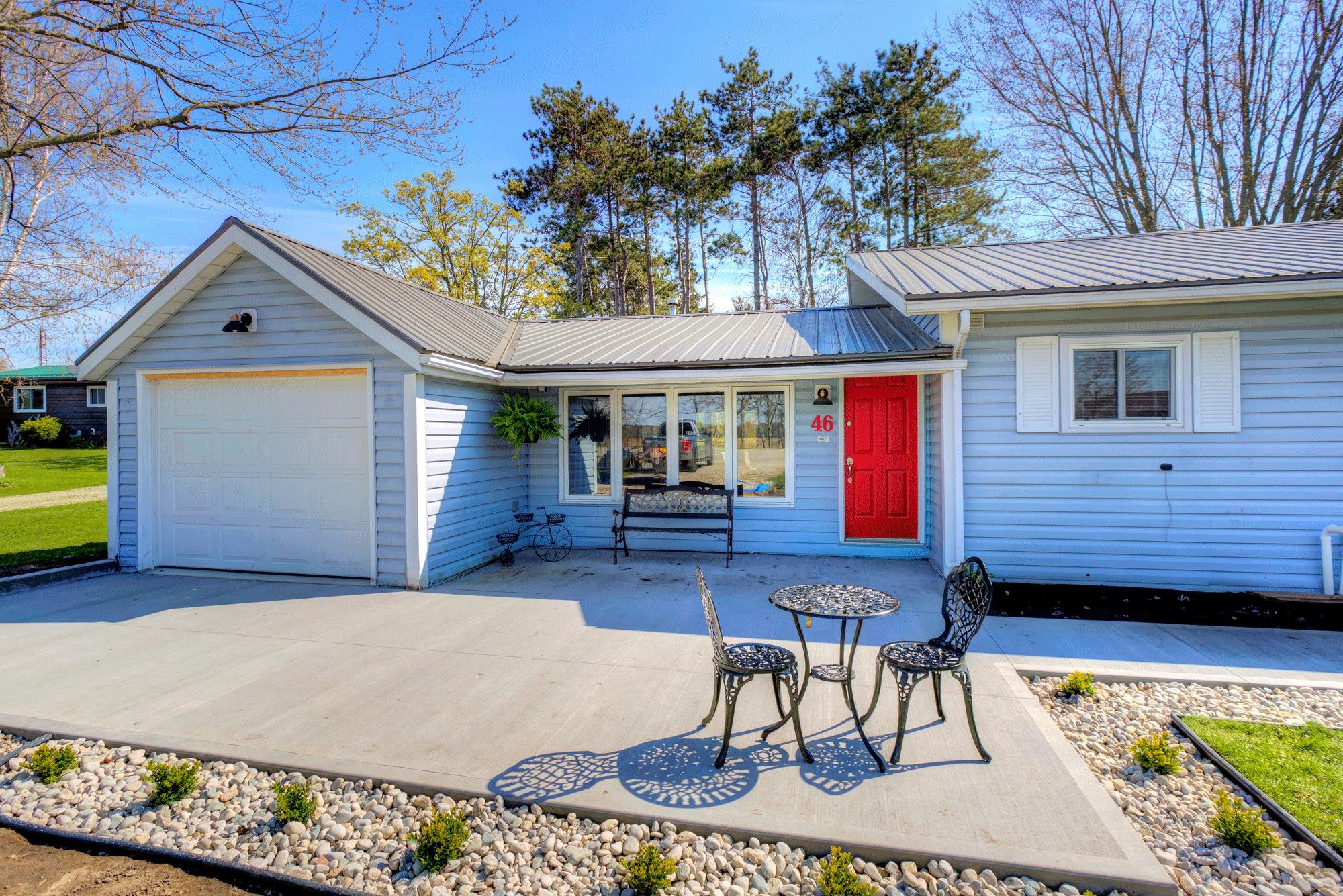 The Port Burwell Bungalow (1.3km to beach) Houses for Rent in Port