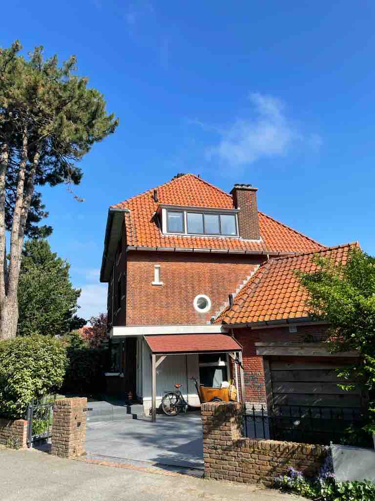 Modern family house very close to beach — The Hague stay
