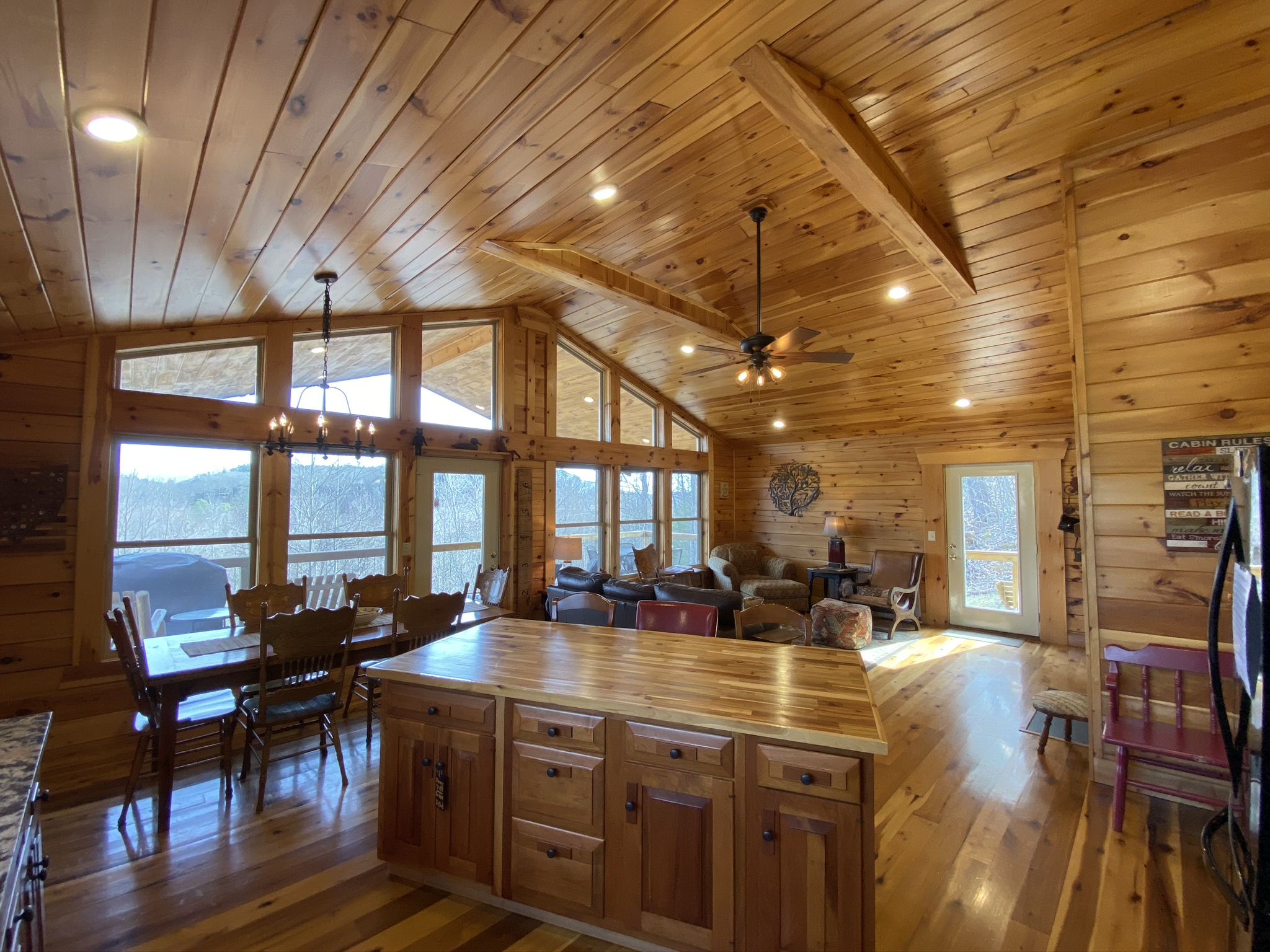 Family Cabin at Red River Gorge with Hot Tub - Cabins for