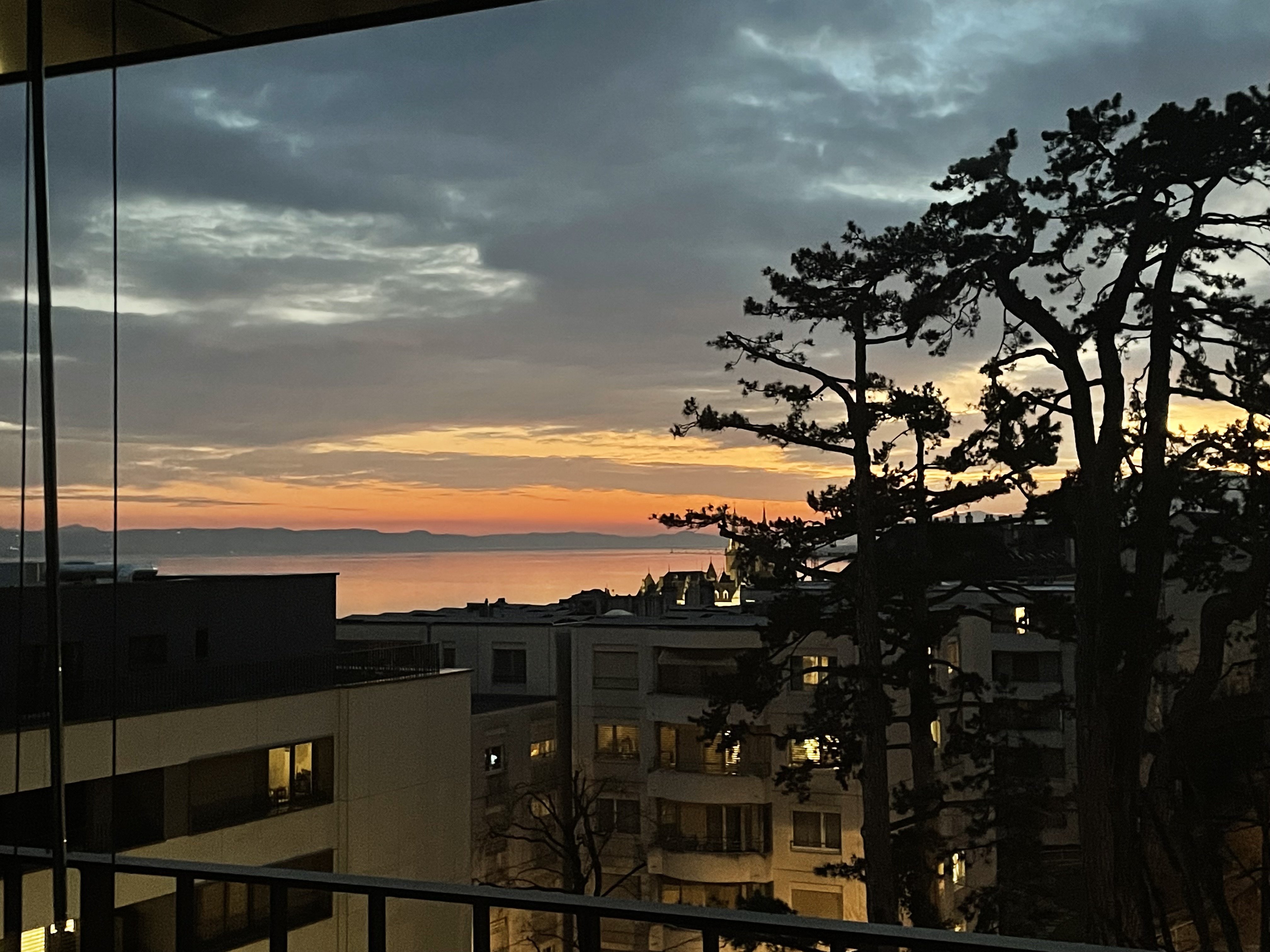 Modern apartment, 3 min walk to train station
