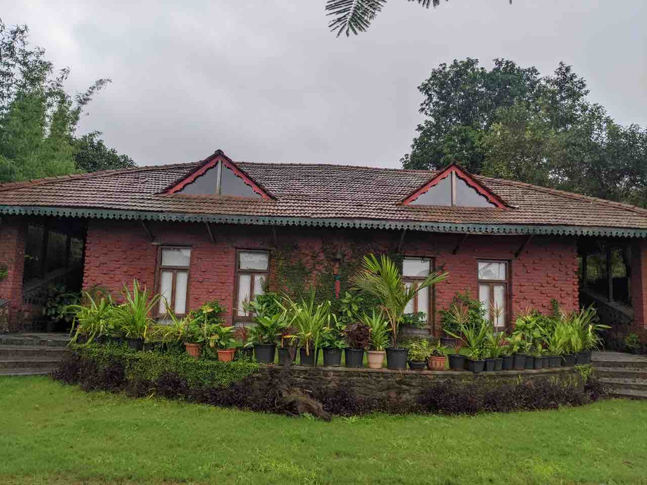 Brick house: 130 awata Farm stay by  lake 4-6 pax