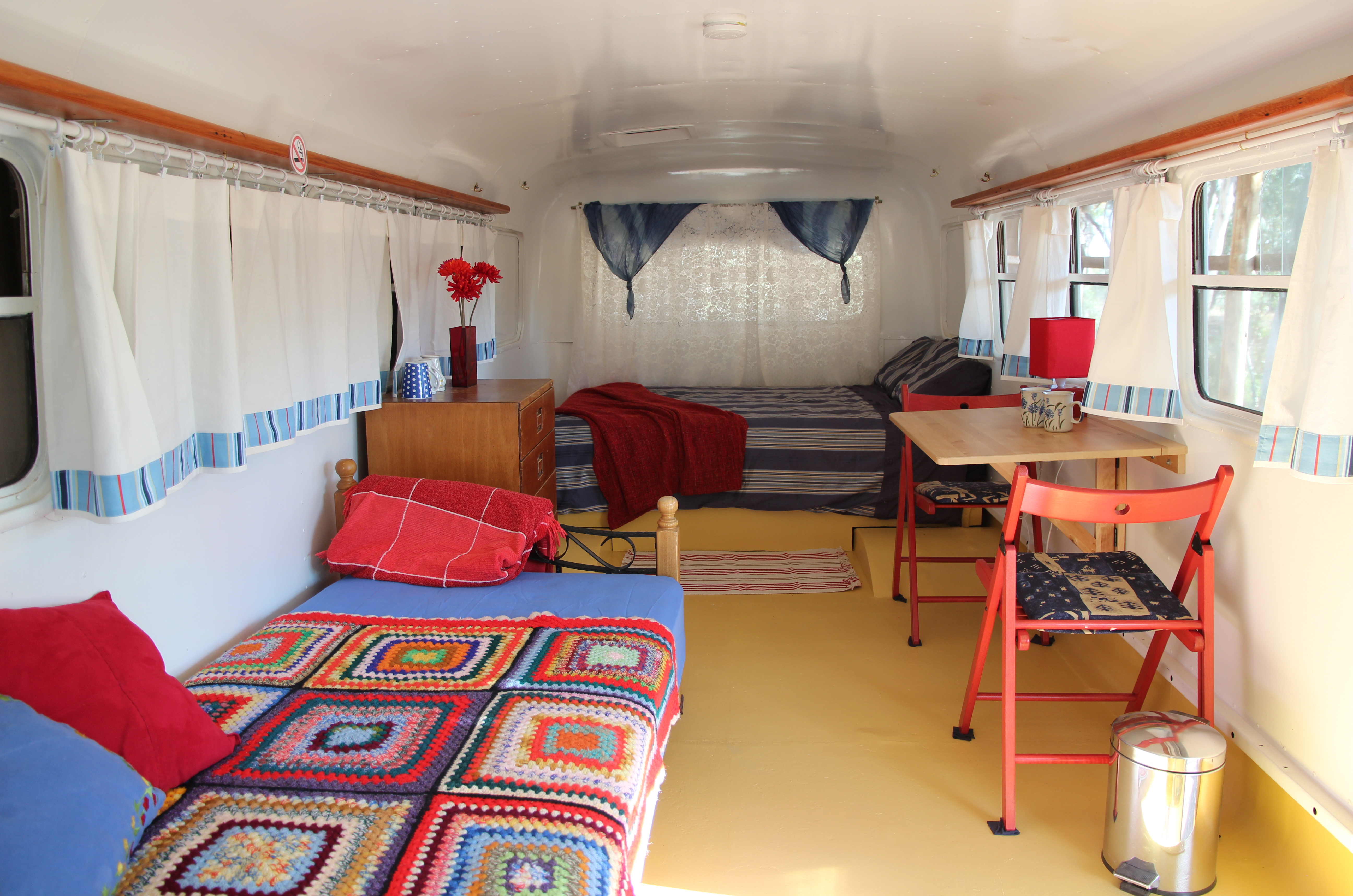Kookaburra Creek Retreat 'The Bedford Bus'