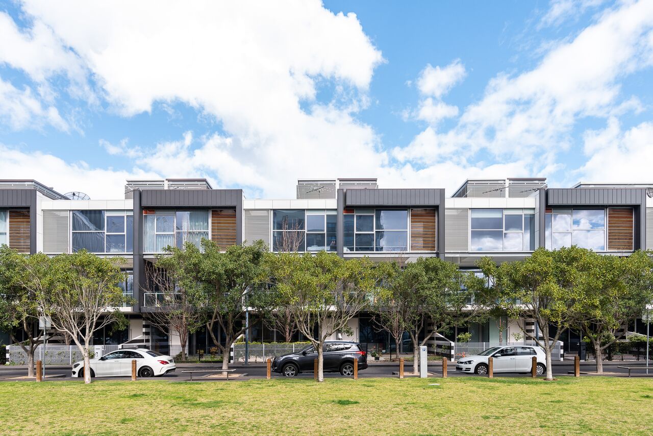 4BR Luxurious Townhouse | Few mins from City