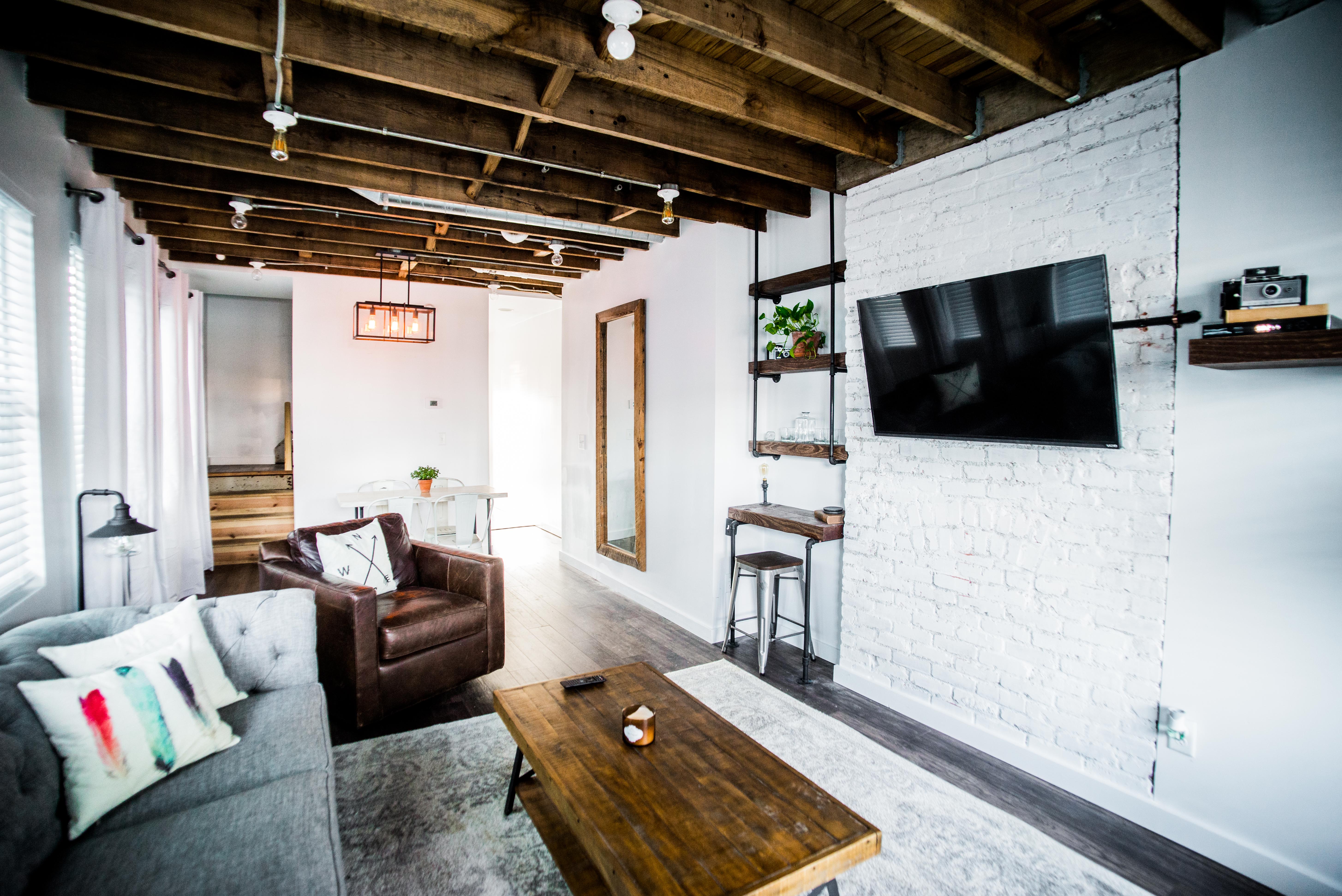 Weinland/Short North Modern & Rustic Townhome in Near North/University, Columbus