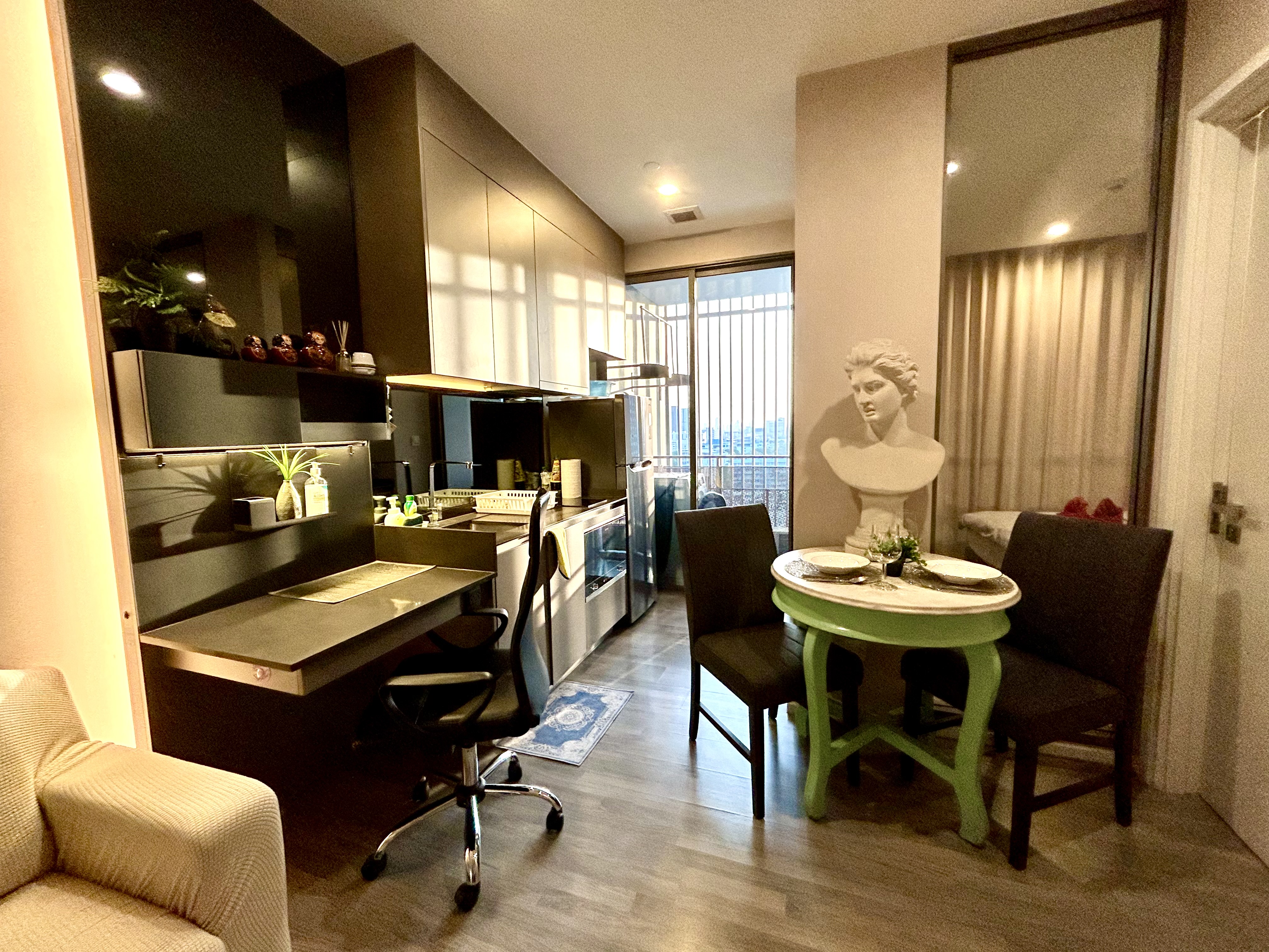 25% OFF Vanilla Patio Bangkok Free Wi-Fi & Water