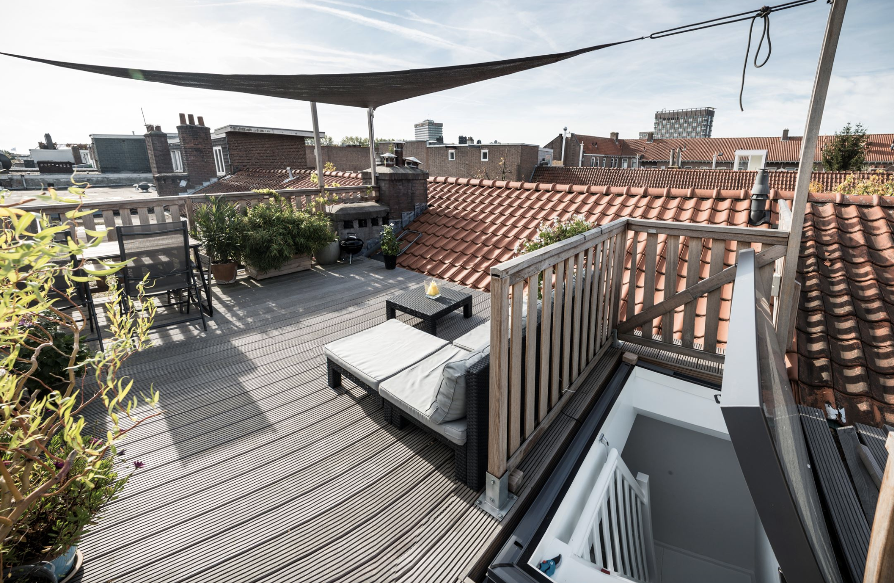 Sunny spacious duplex with rooftop in trendy West — Amsterdam stay