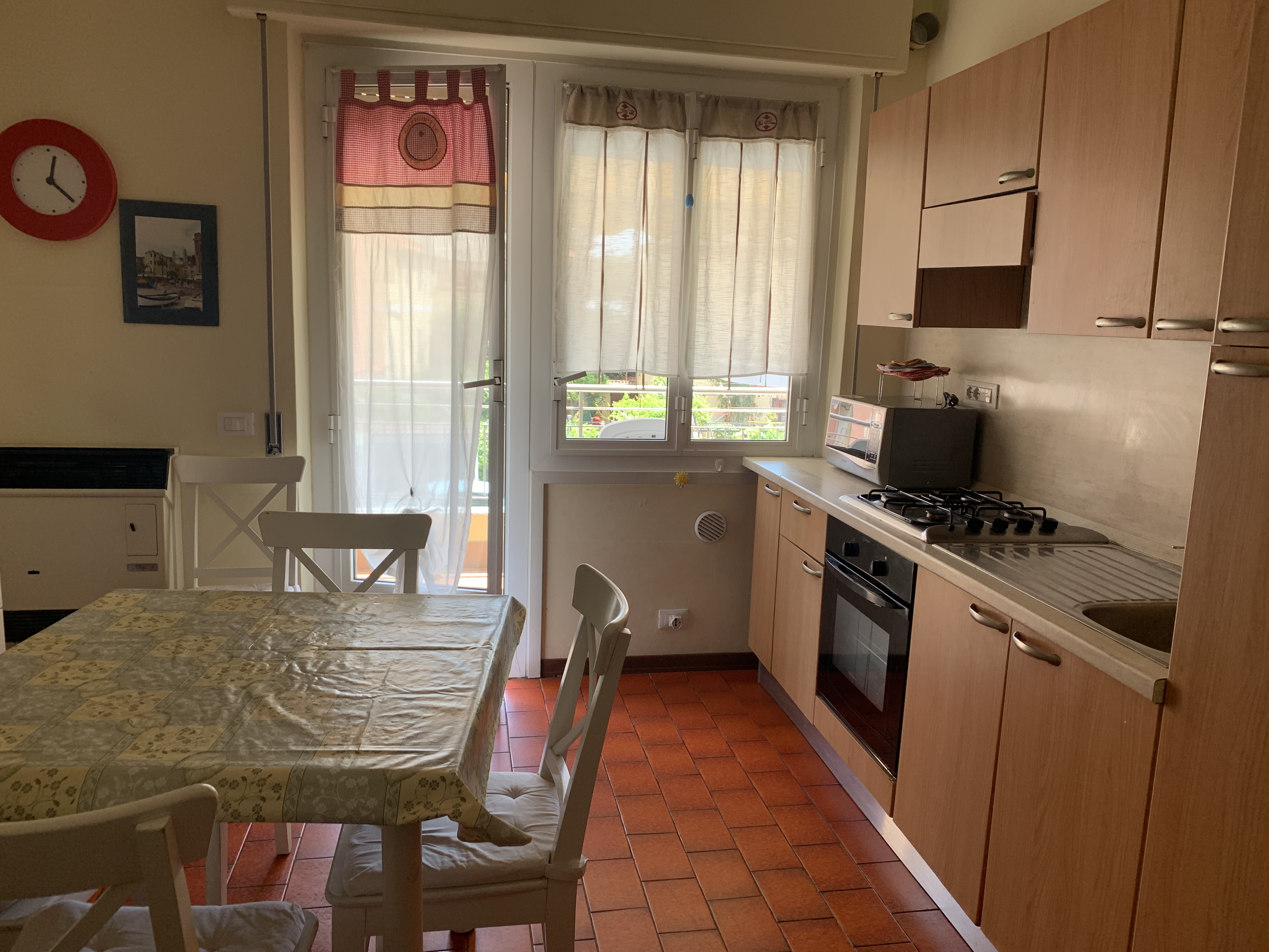 VERY CENTRAL THREE-ROOM APARTMENT IN LAIGUEGLIA