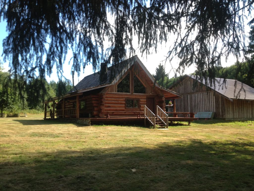 Charming, Rustic Log Home on Edge of South Fork River