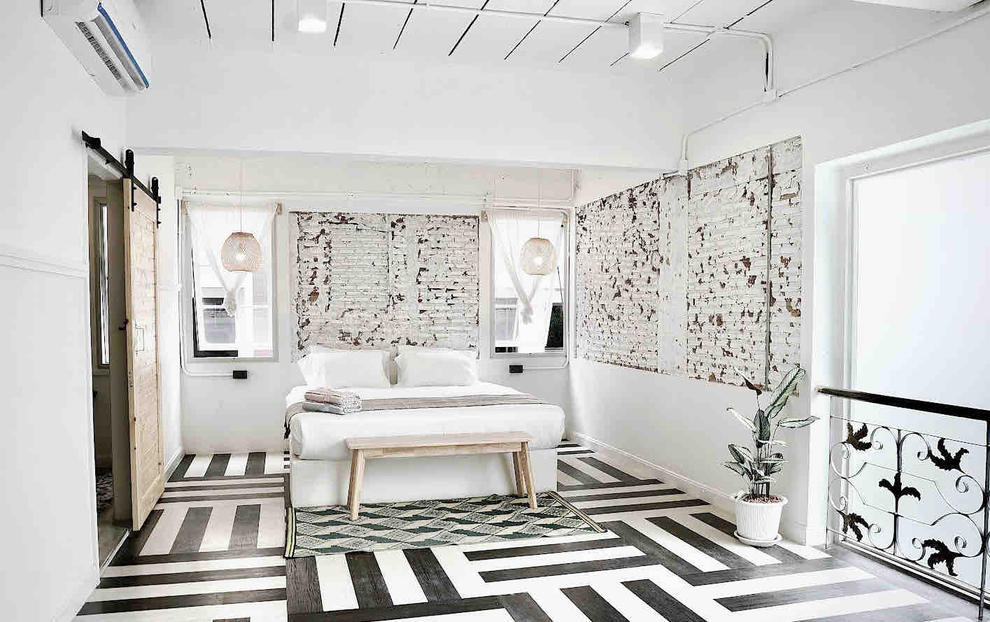 Local Bangkok Couple or Friends Room (Max 4)