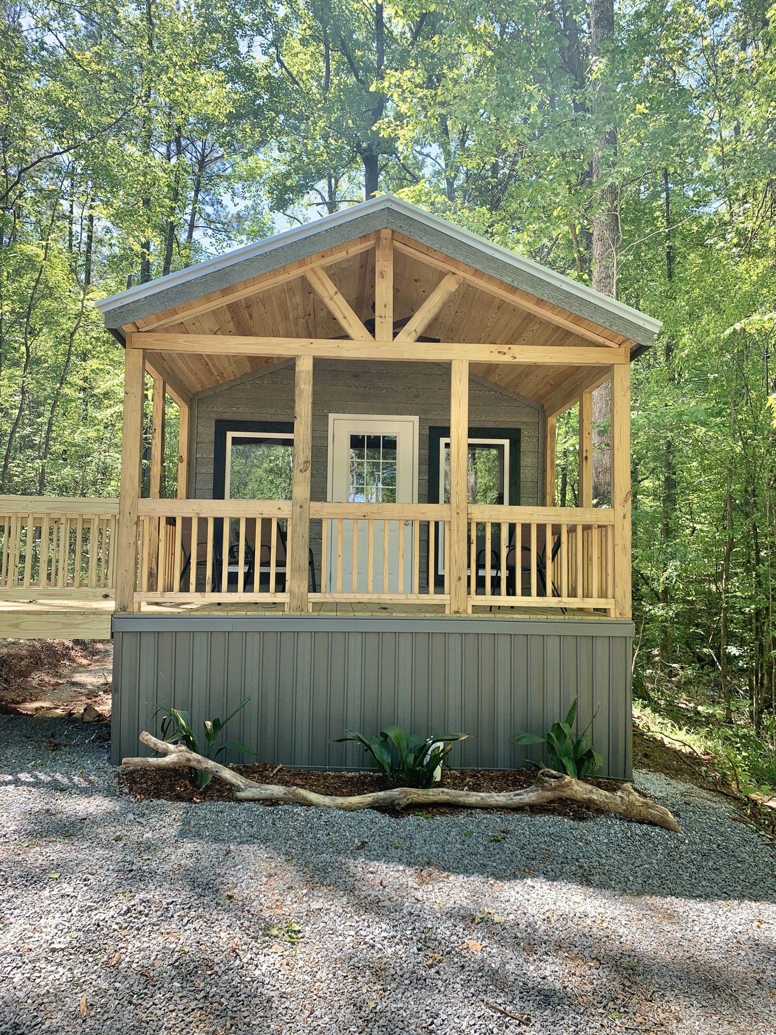 Nature’s Cove Cabin B Lake Access & Pet Friendly Tiny houses for