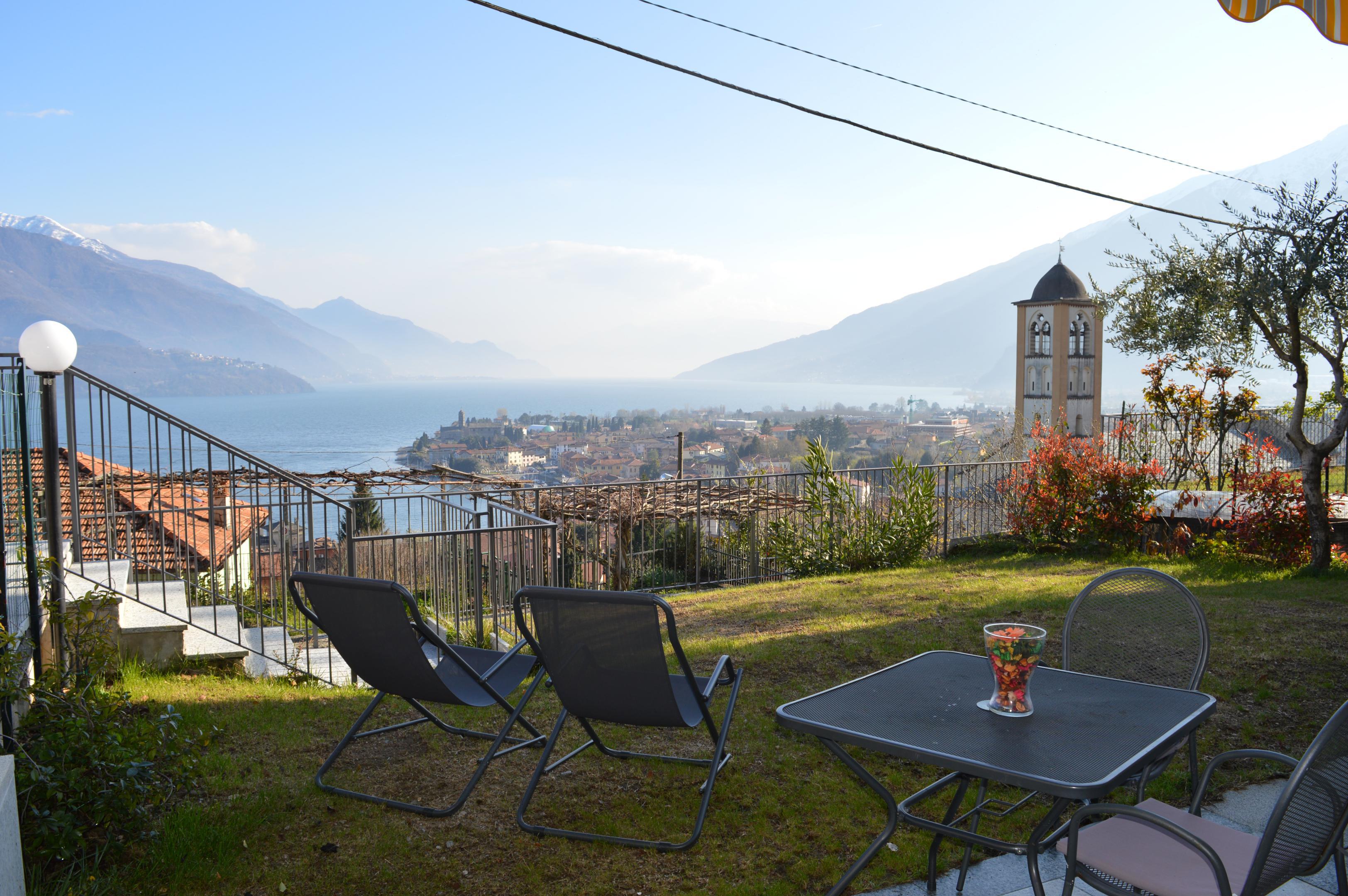 Apartment with private garden and Lake view