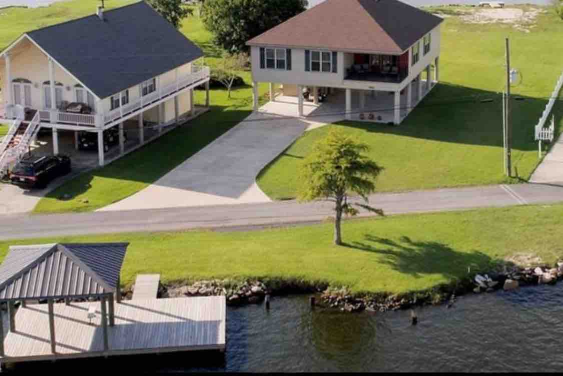 MODERN WATERFRONT Lake House, near casinos Houses for Rent in Lake