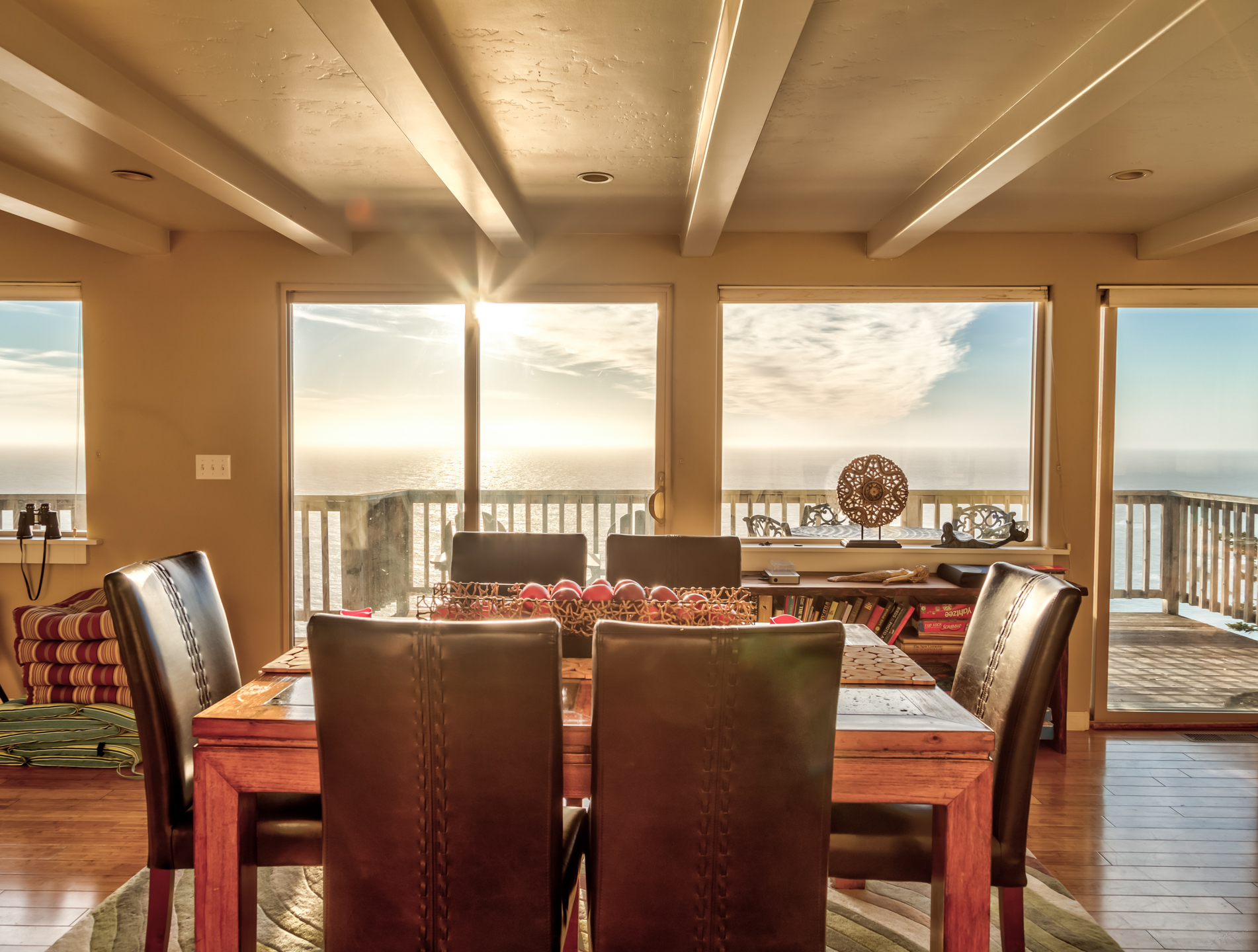 Exquisite Getaway Overlooking Ocean Houses for Rent in Albion