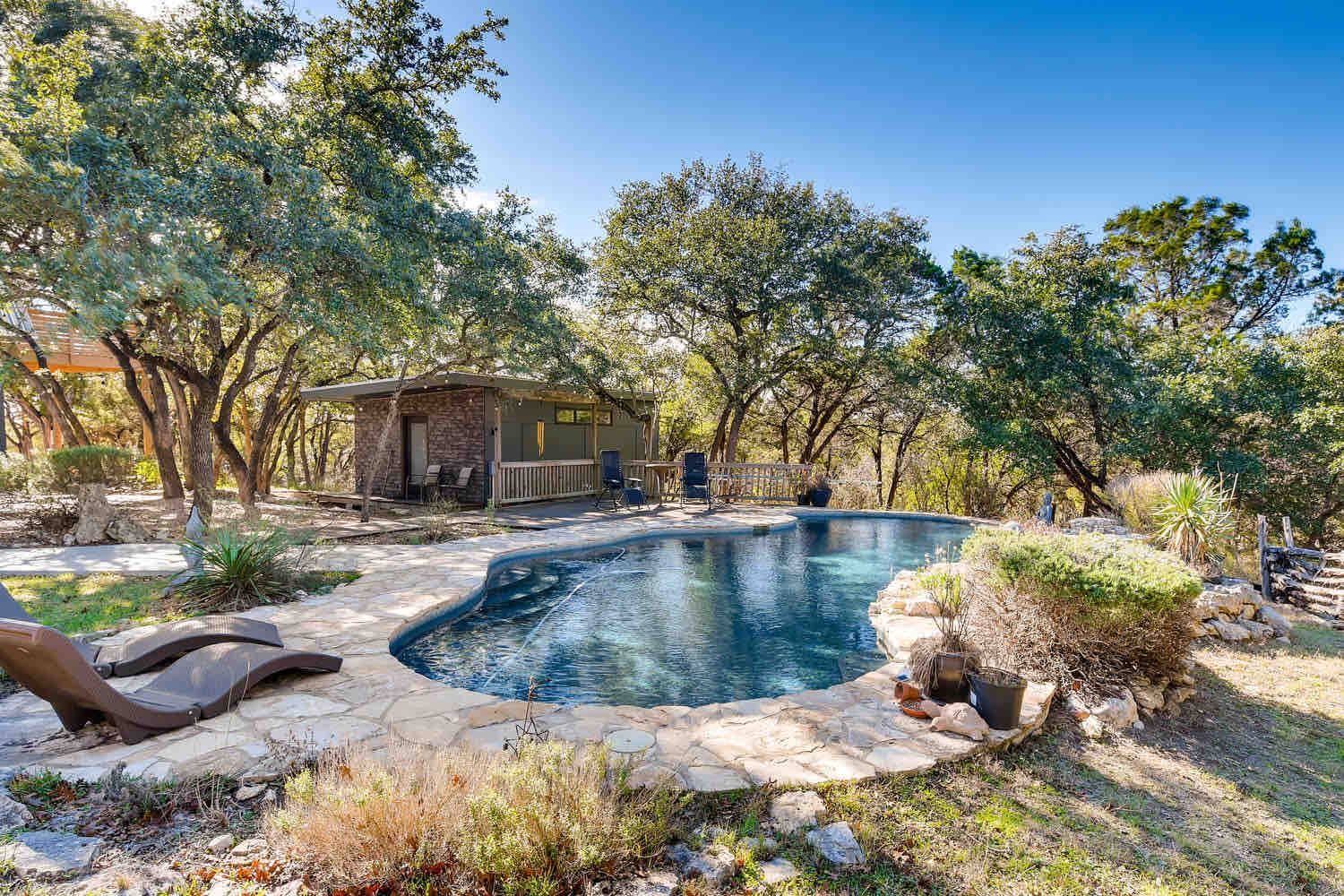 Modern Cabin Retreat, Pool, Hot Tub, Goats & Emus! in 78737, Austin