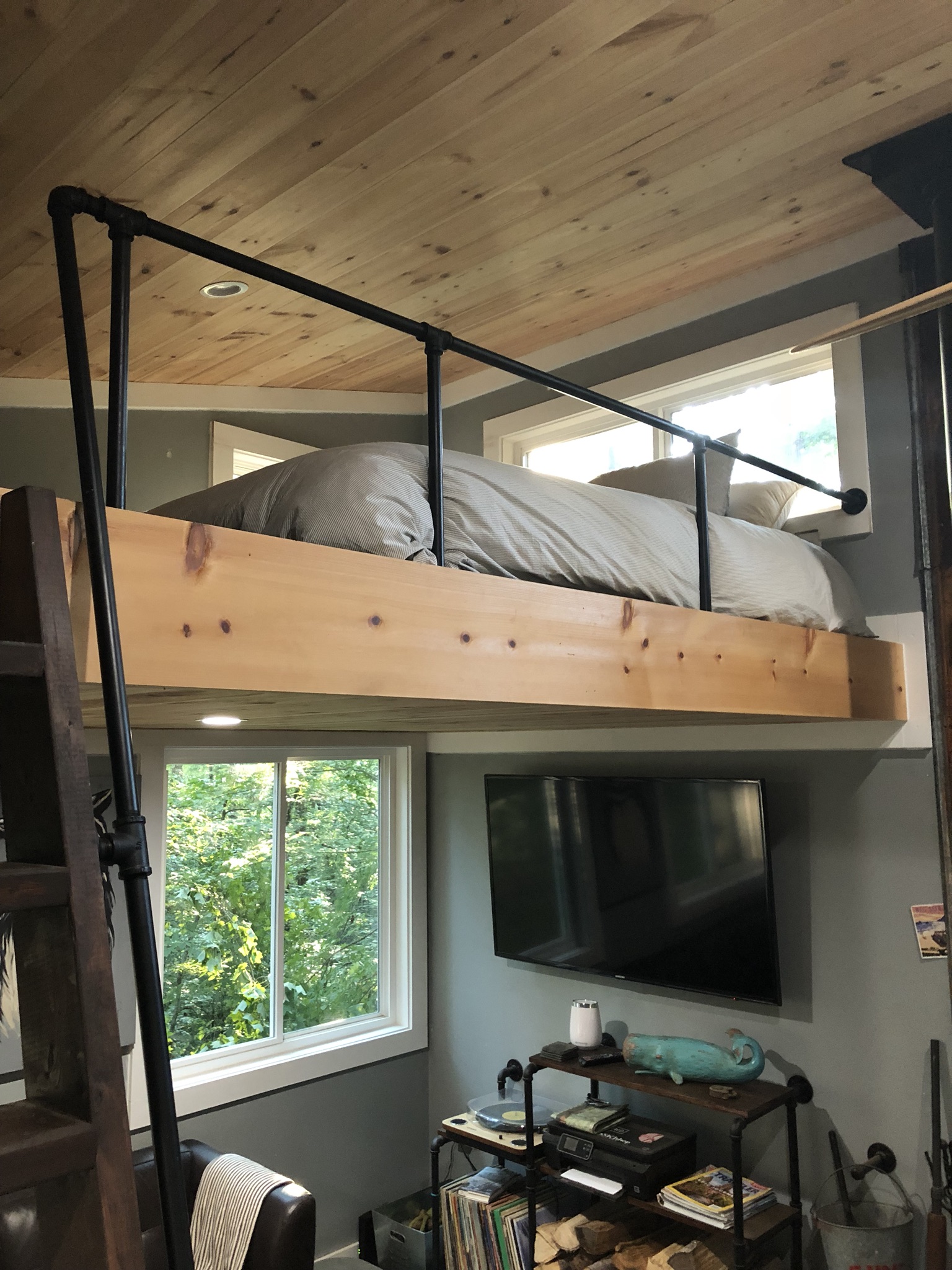 Modern Rustic Tiny Treehouse on Pond with Airport Tiny houses for