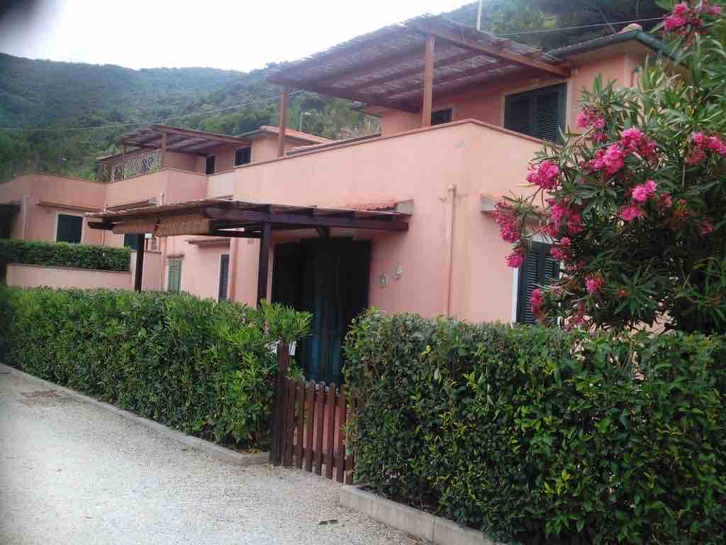 House with a sea view in Nisporto