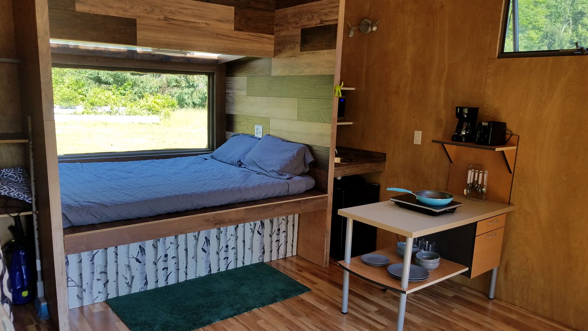 The Catskill Cube Tiny House. Tiny houses for Rent in Forestburgh