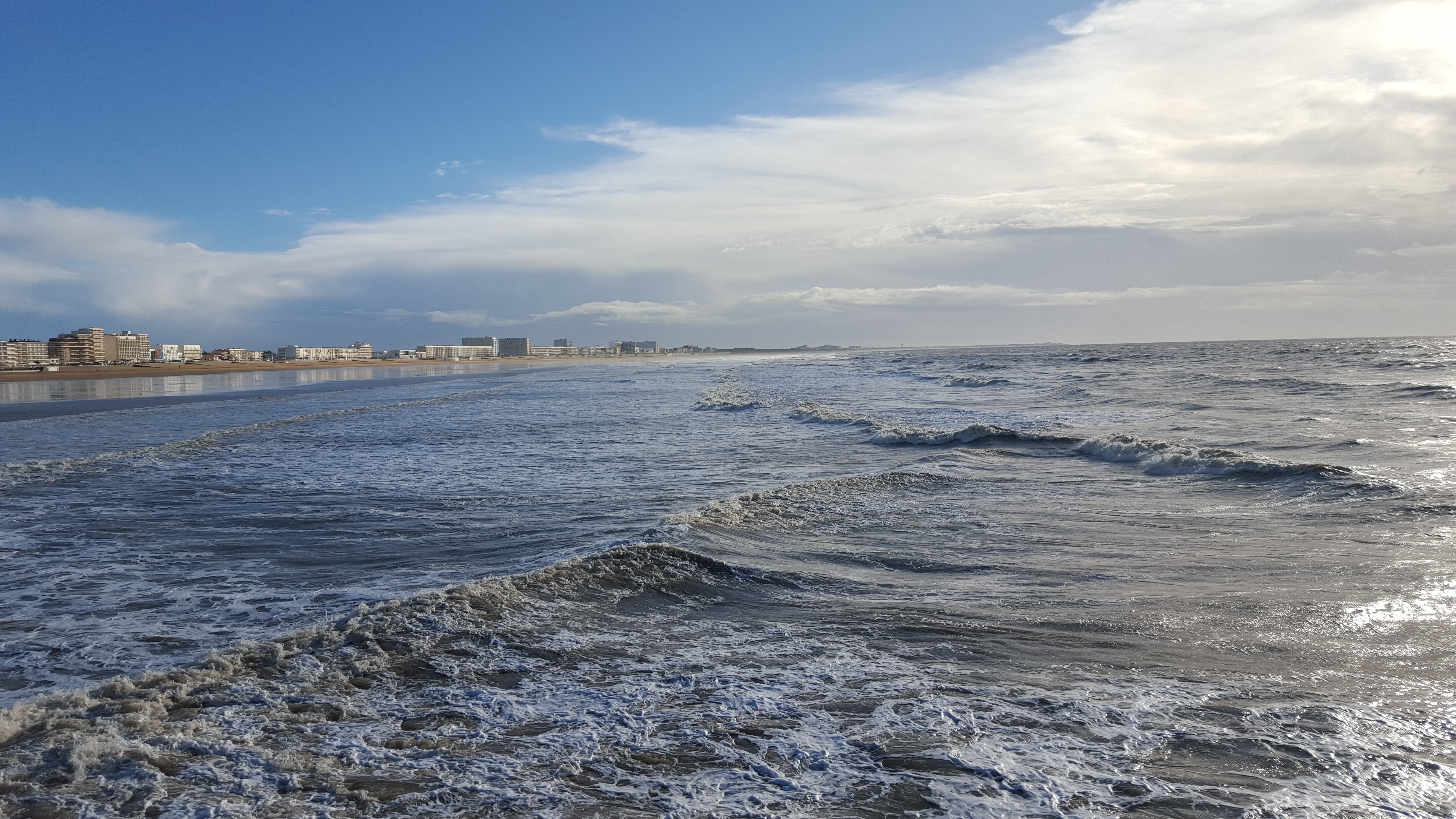 Sunny 3 bedroomed house by the sea