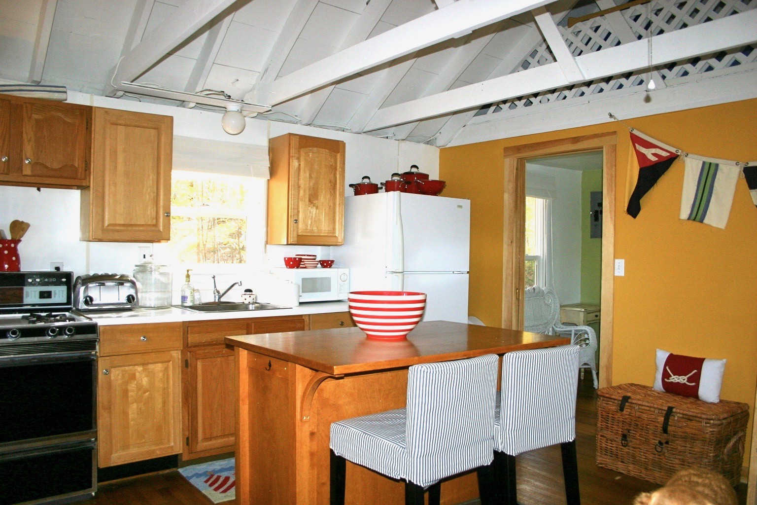 Charming Cottage on pristine lake - Smoke Free