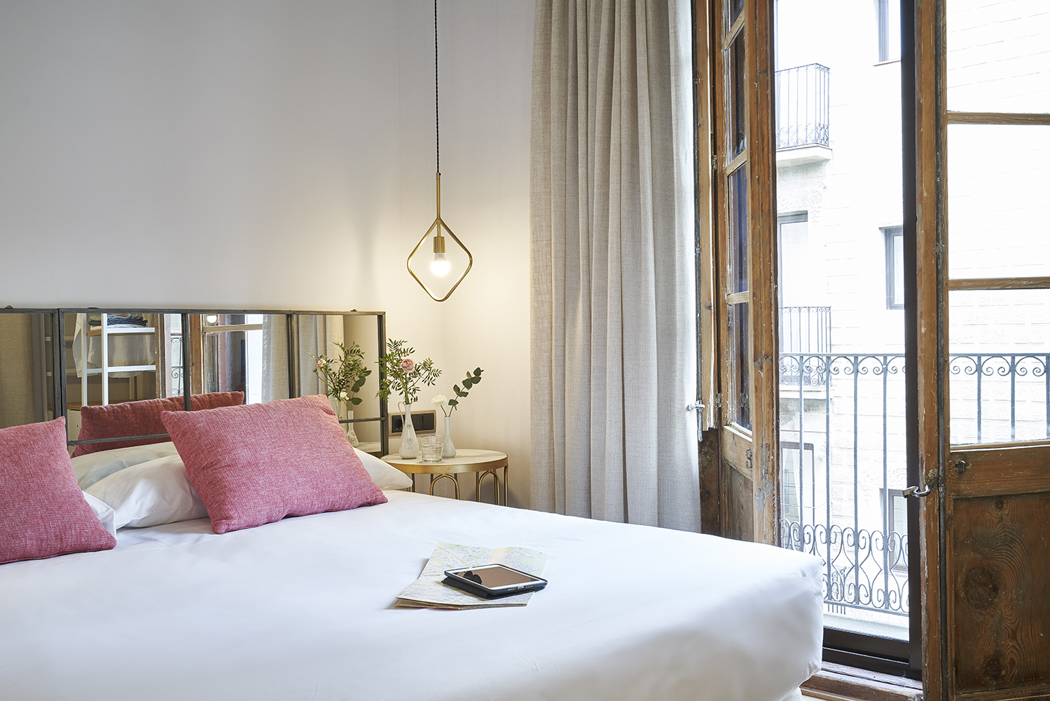 Fully equipped studio with kitchenette & bathroom