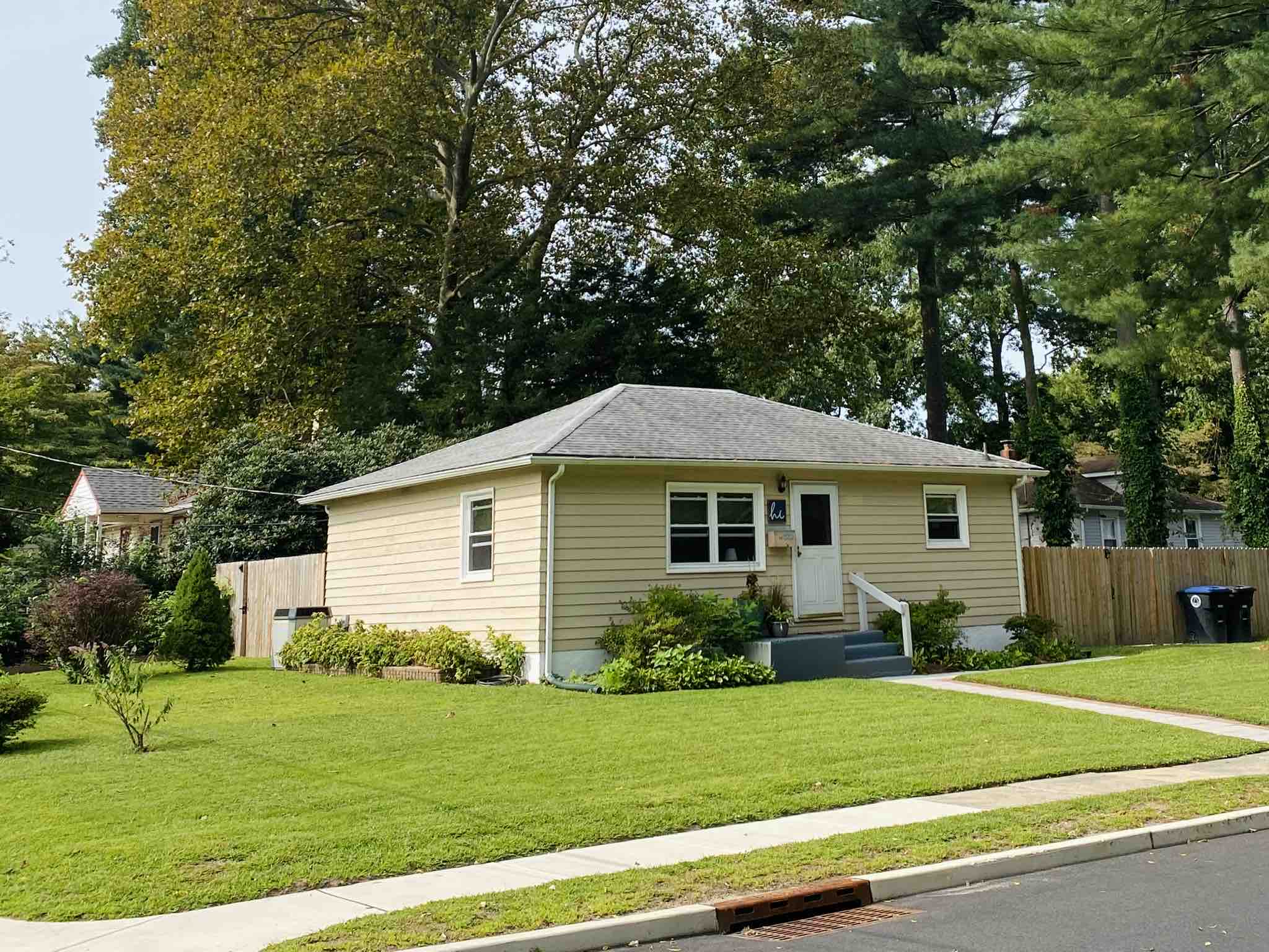 Entire house in Garden Lake. Activities close by. Bungalows for Rent