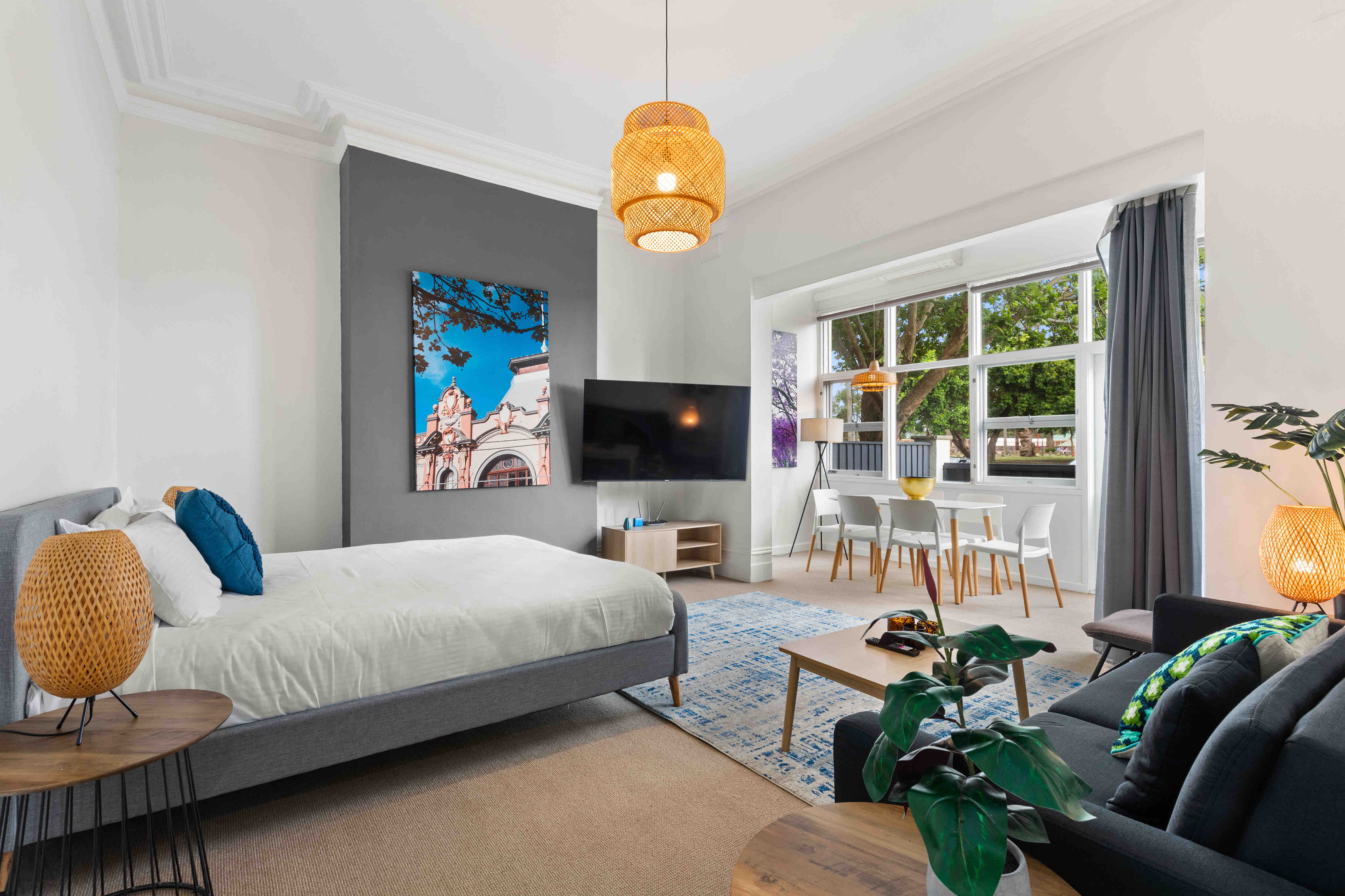 Stunning Huge Studio, Sunny terrace with Parking
